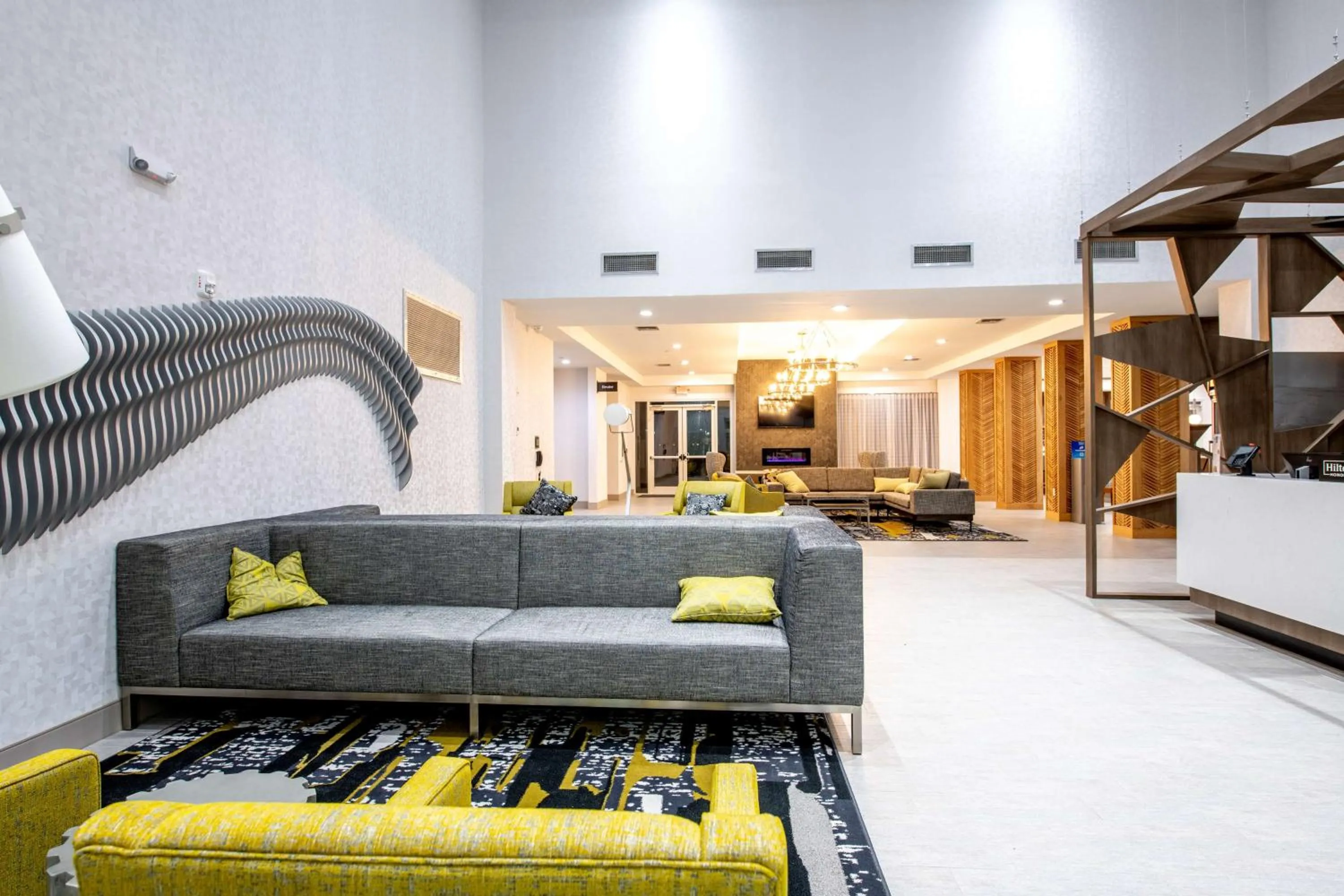 Lobby or reception in Doubletree Sulphur Lake Charles