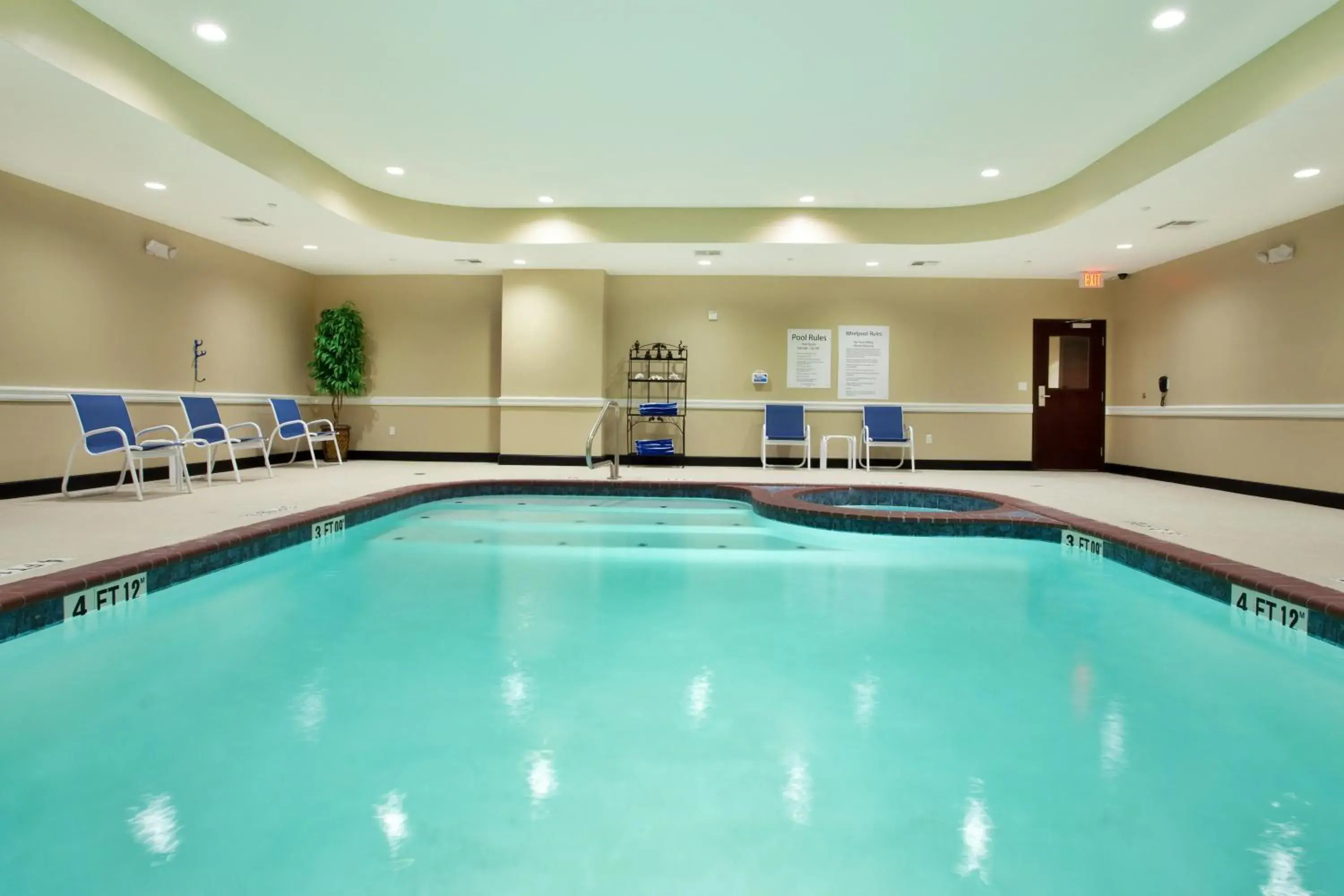 Swimming pool in Holiday Inn Express - Eunice by IHG Swimming pool in Holiday Inn Express - Eunice by IHG