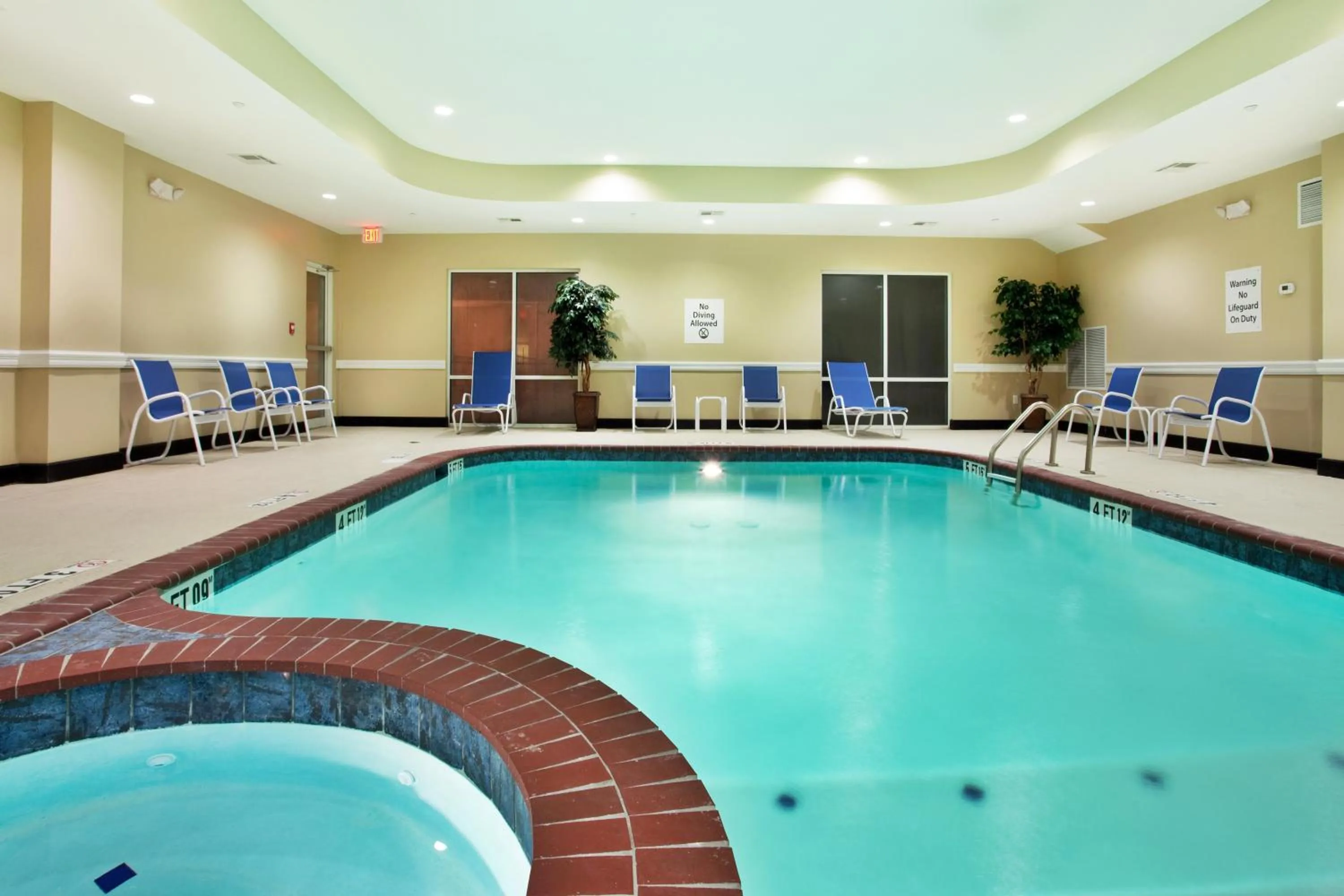Swimming pool in Holiday Inn Express - Eunice by IHG