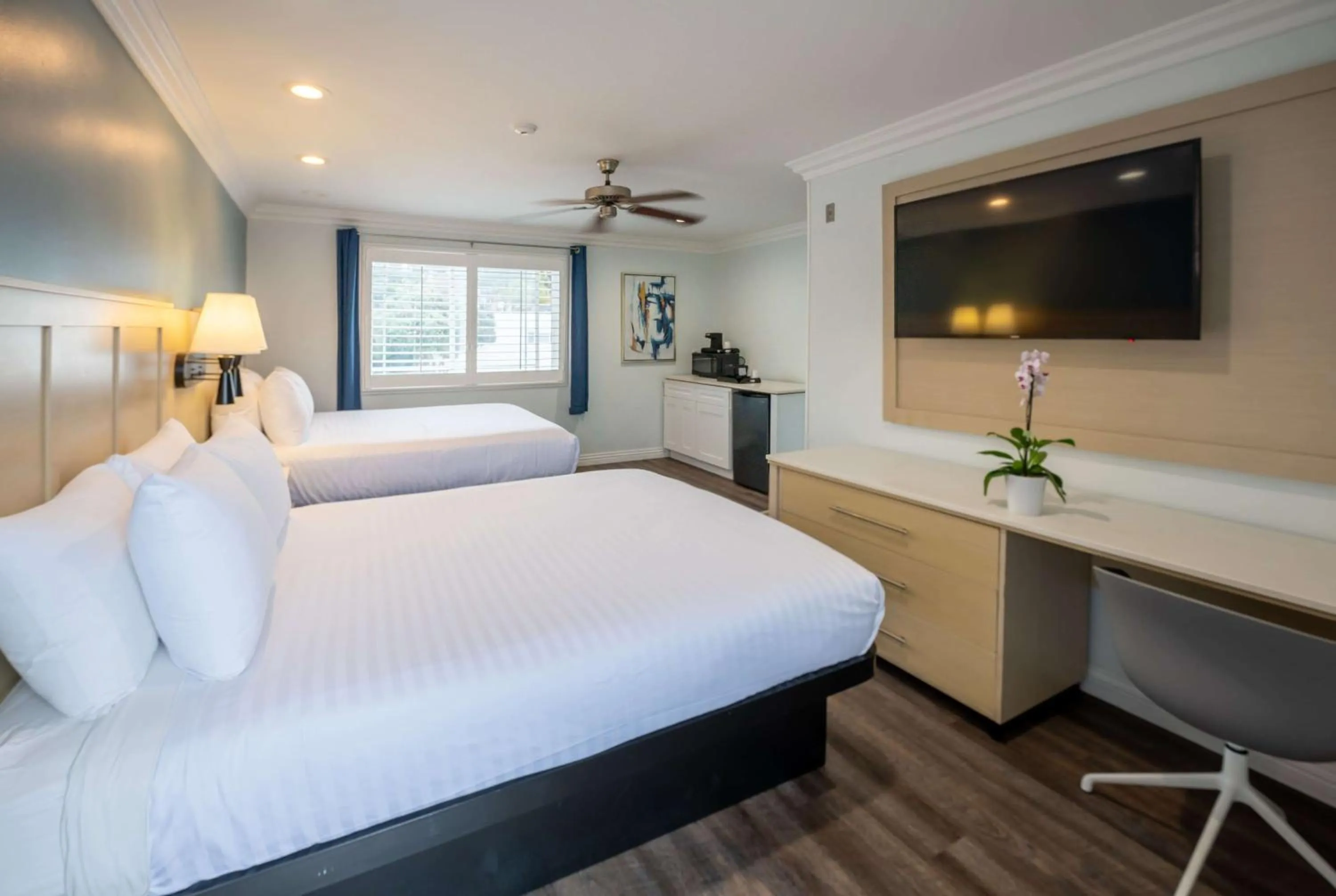Photo of the whole room, Bed in Ramada by Wyndham Redondo Beach