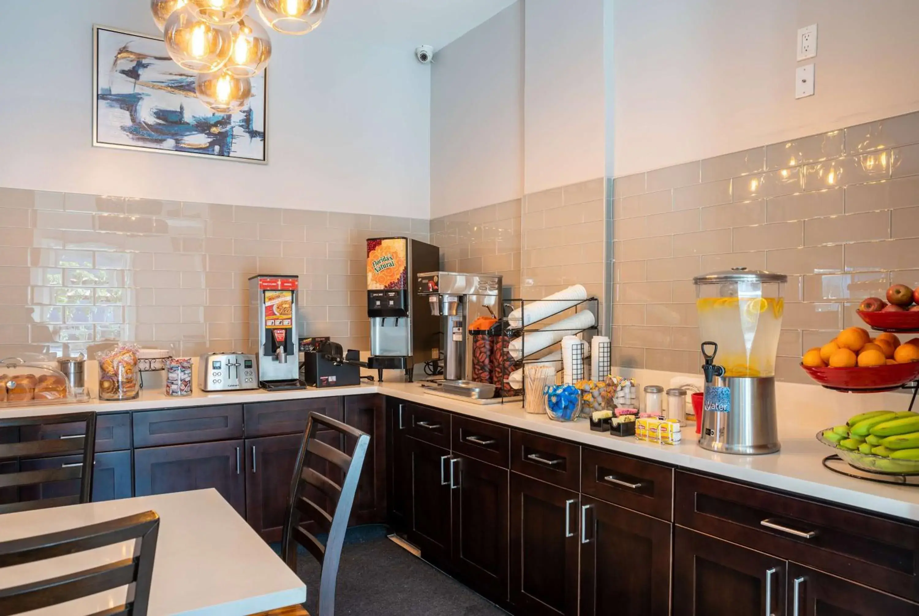 Property building in Ramada by Wyndham Redondo Beach Property building in Ramada by Wyndham Redondo Beach