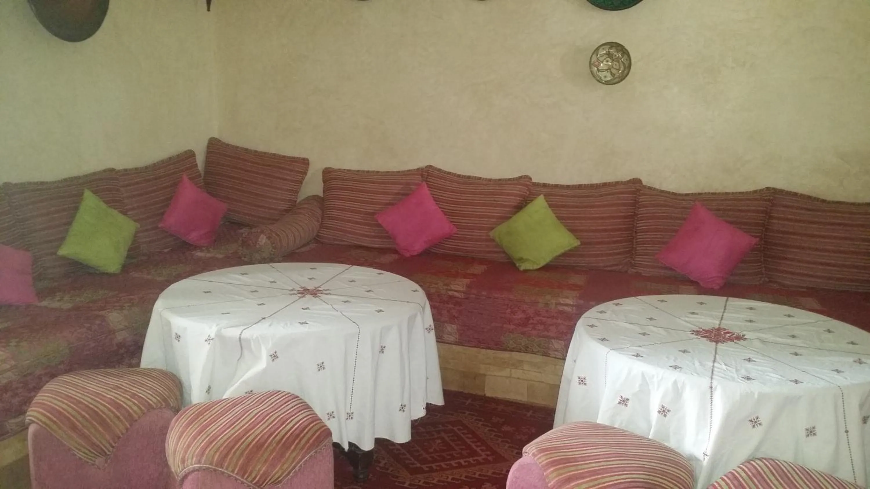 Restaurant/places to eat in Riad Alida