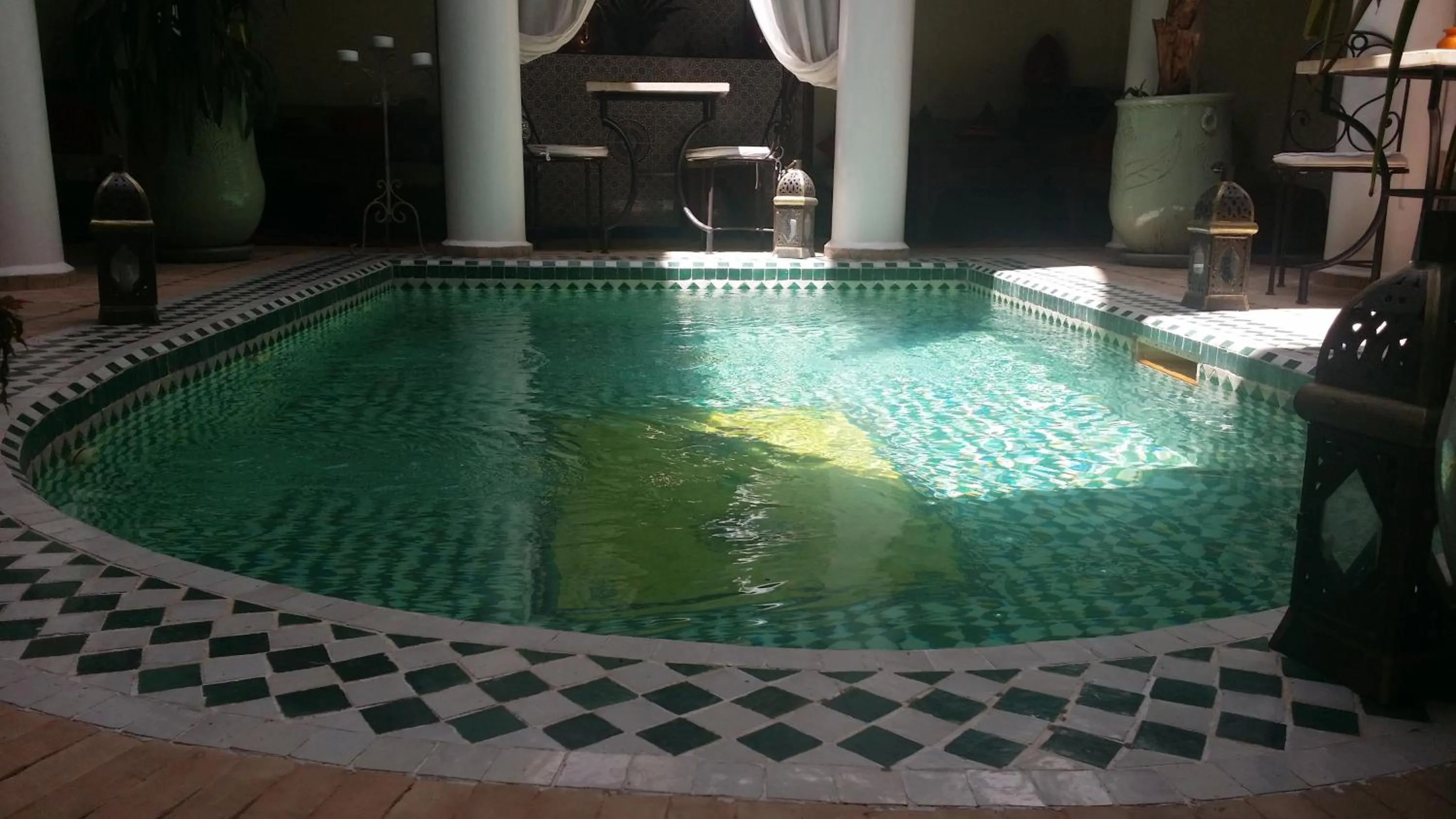 Swimming pool in Riad Alida