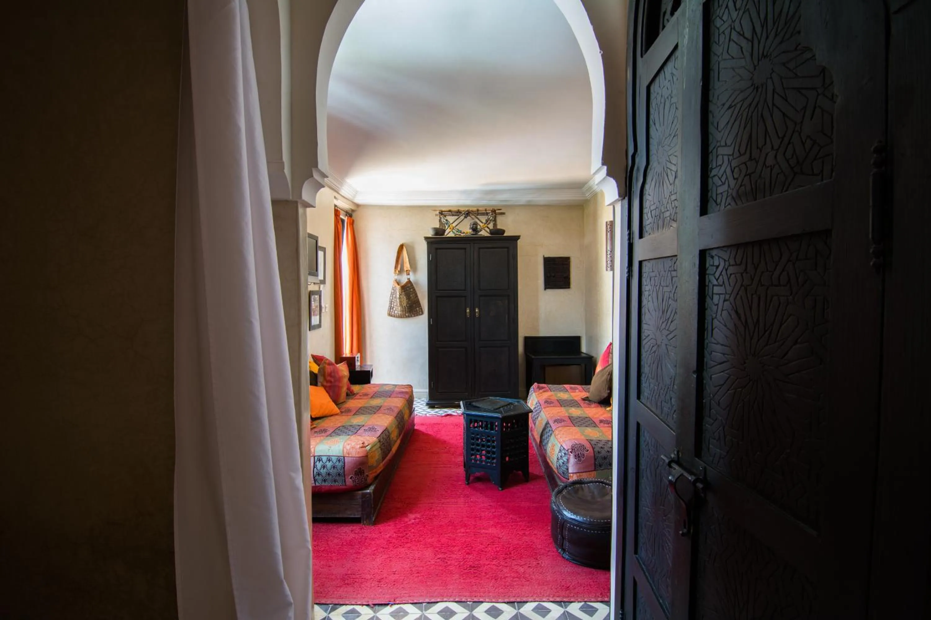 Living room, Bed in La Terrasse Des Oliviers