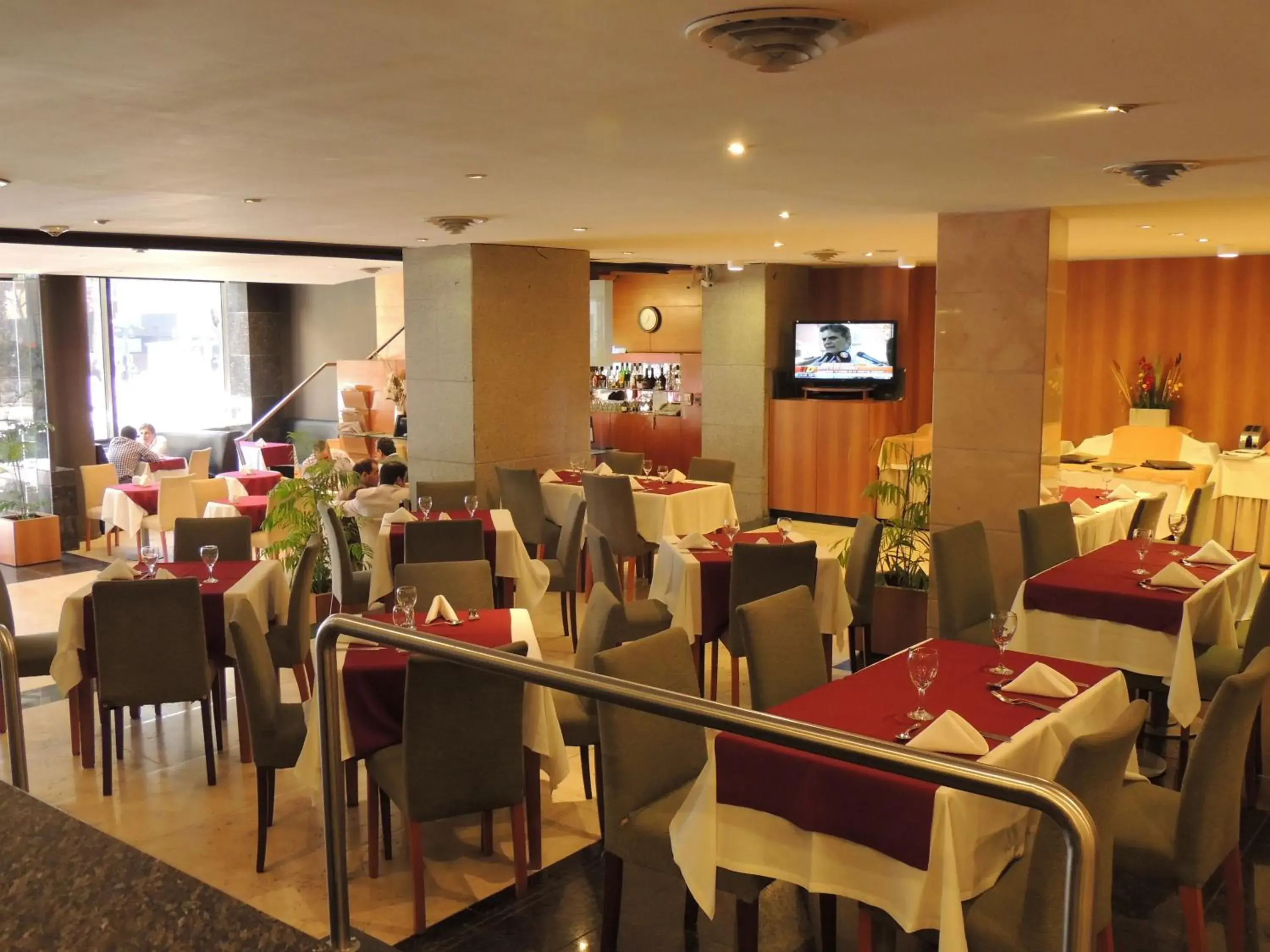 Restaurant/places to eat in King David Flat Hotel - Argentina Restaurant/places to eat in King David Flat Hotel - Argentina