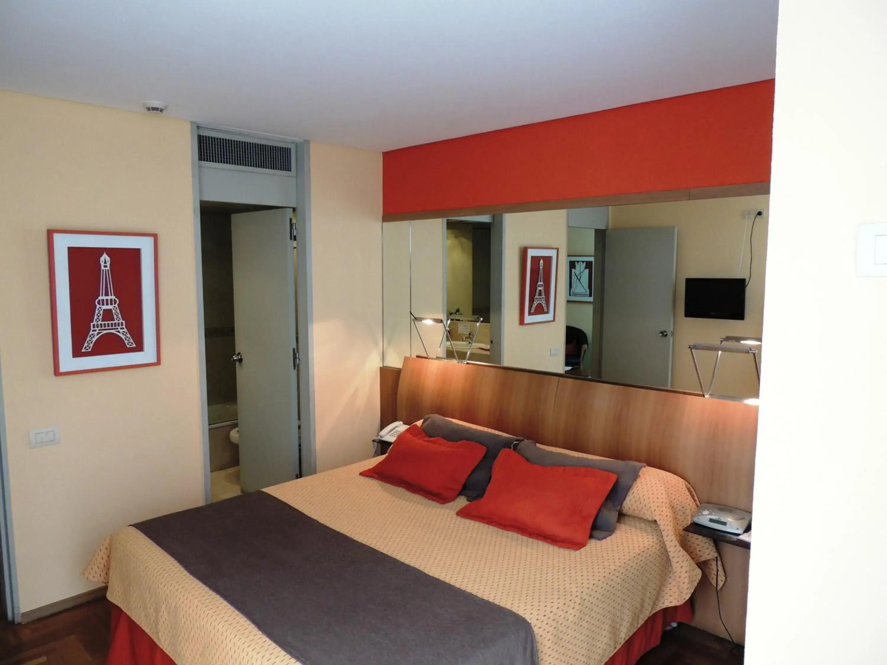 Bed in King David Flat Hotel - Argentina Bed in King David Flat Hotel - Argentina