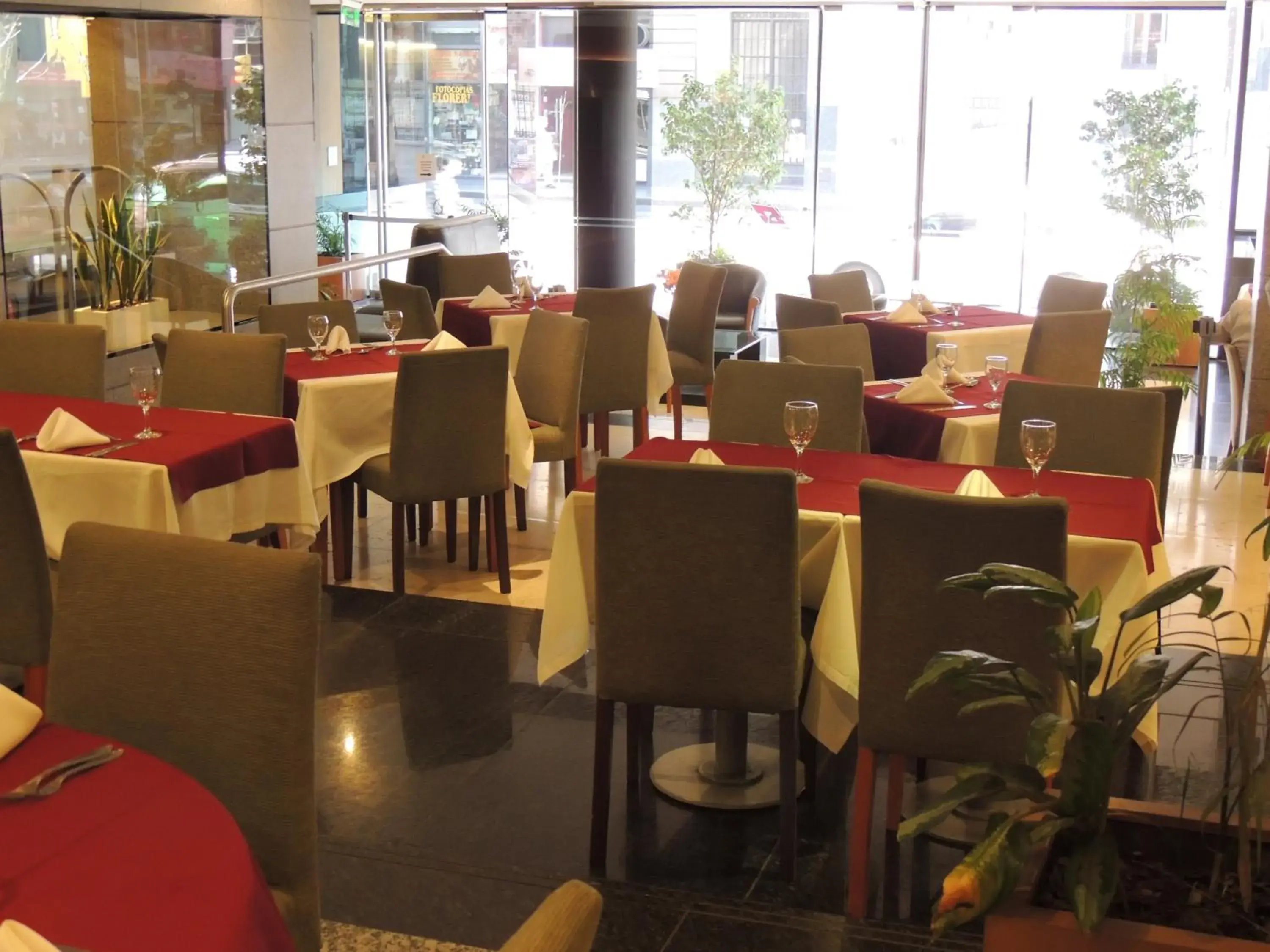 Restaurant/places to eat in King David Flat Hotel - Argentina Restaurant/places to eat in King David Flat Hotel - Argentina