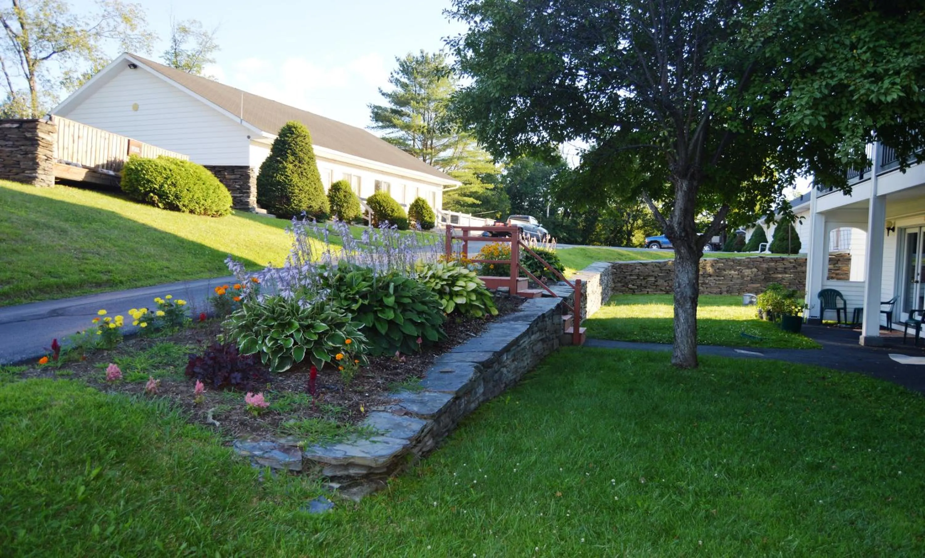 Natural landscape in Hollow Inn and Motel