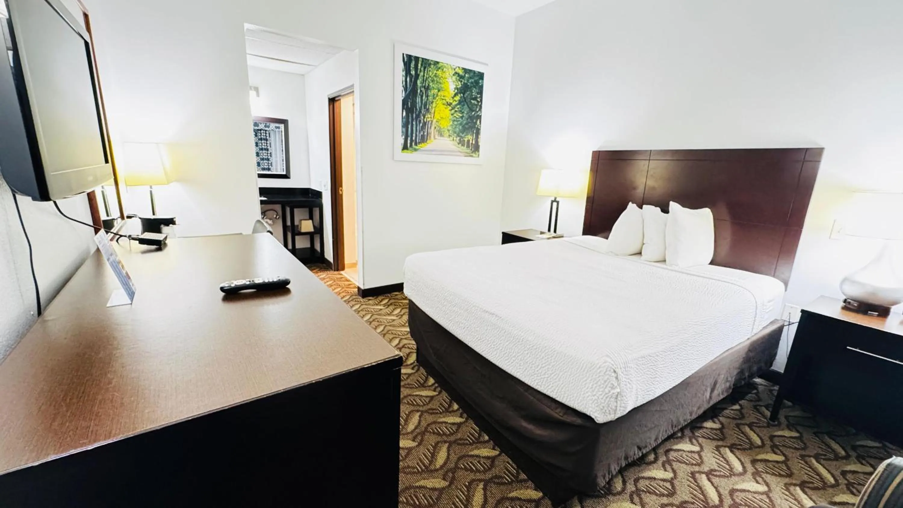 Photo of the whole room, Bed in Days Inn by Wyndham North Platte