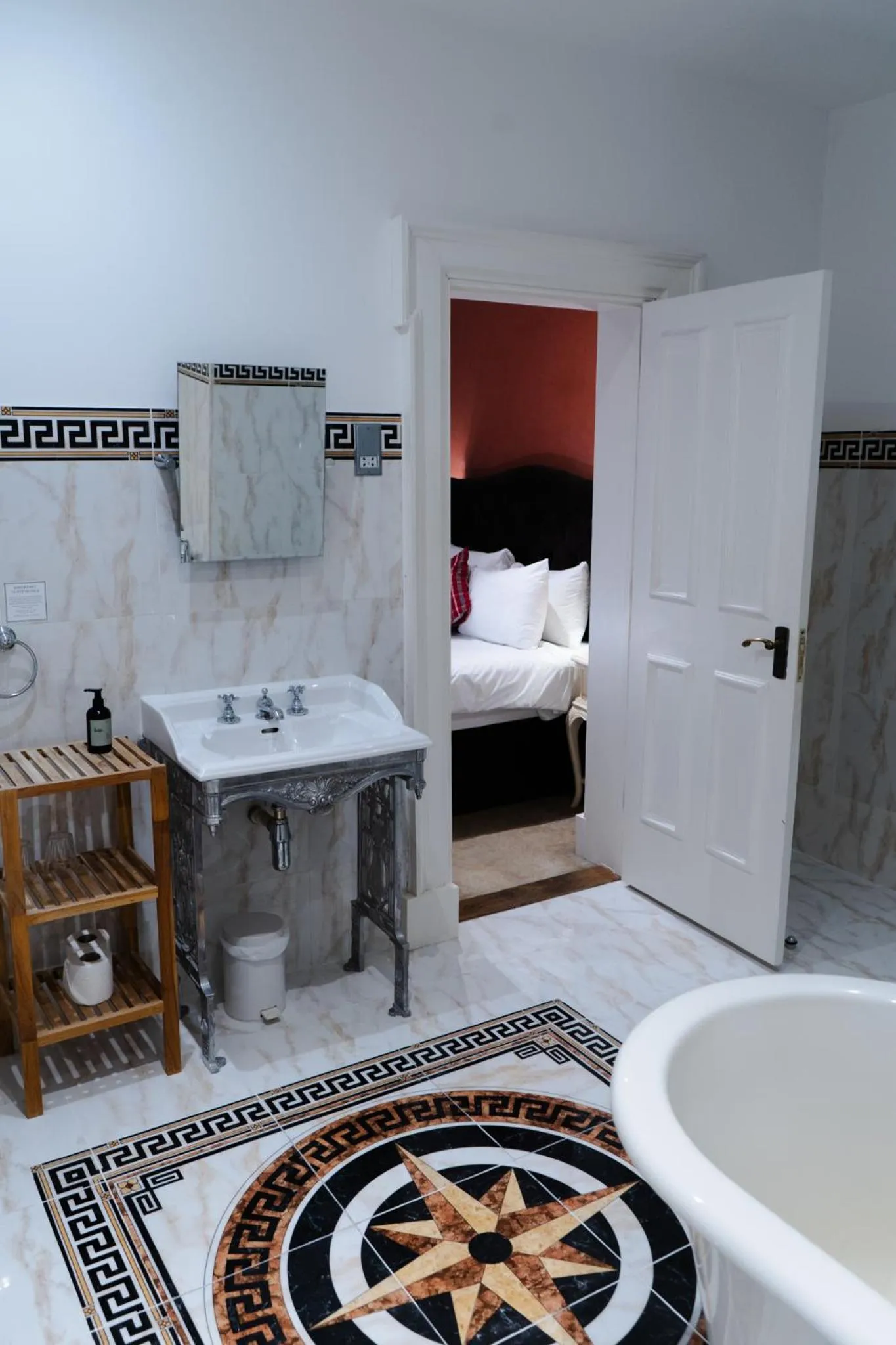 Bathroom, Bed in St Giles House