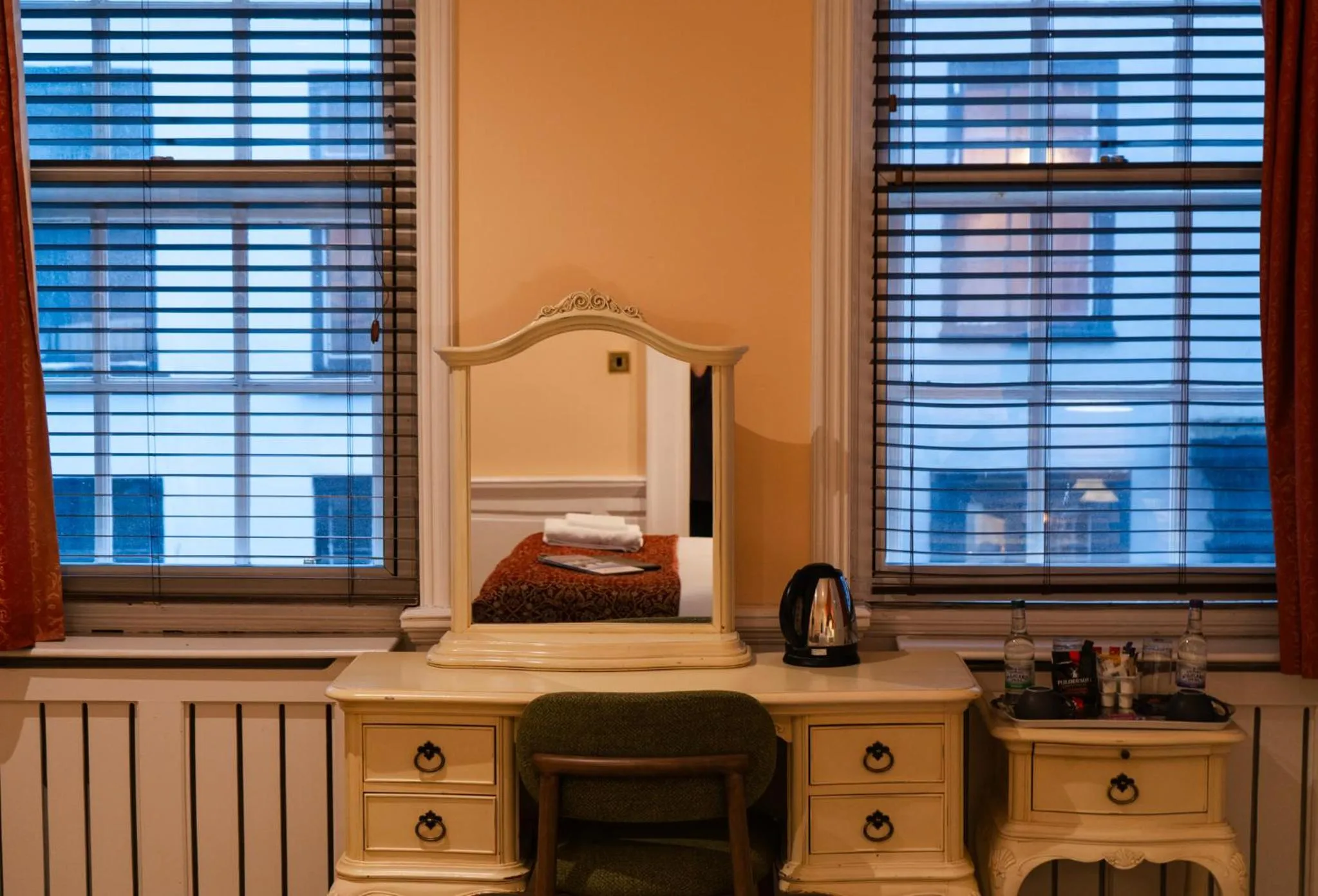 Coffee/tea facilities, Bed in St Giles House