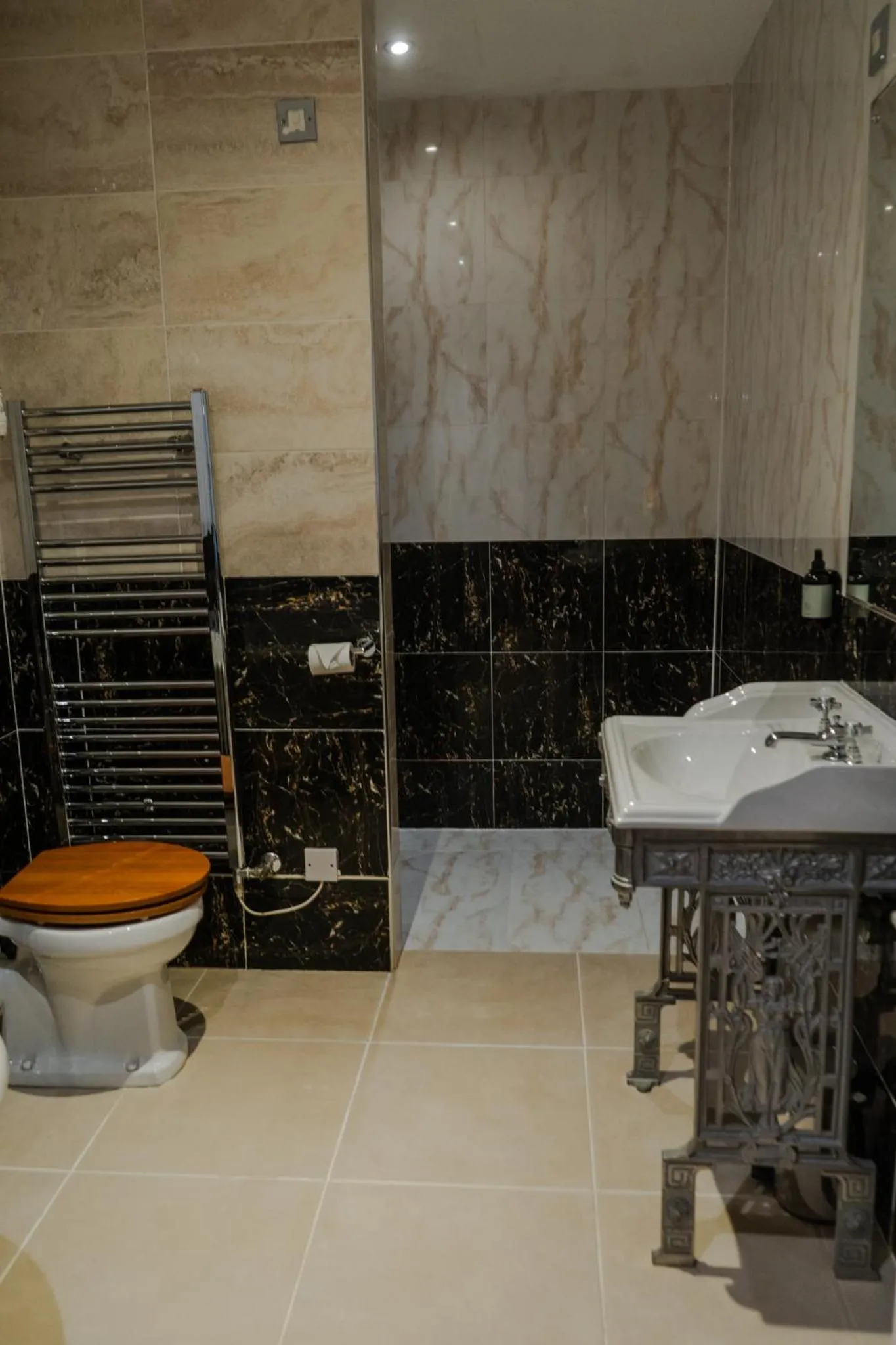 Toilet in St Giles House