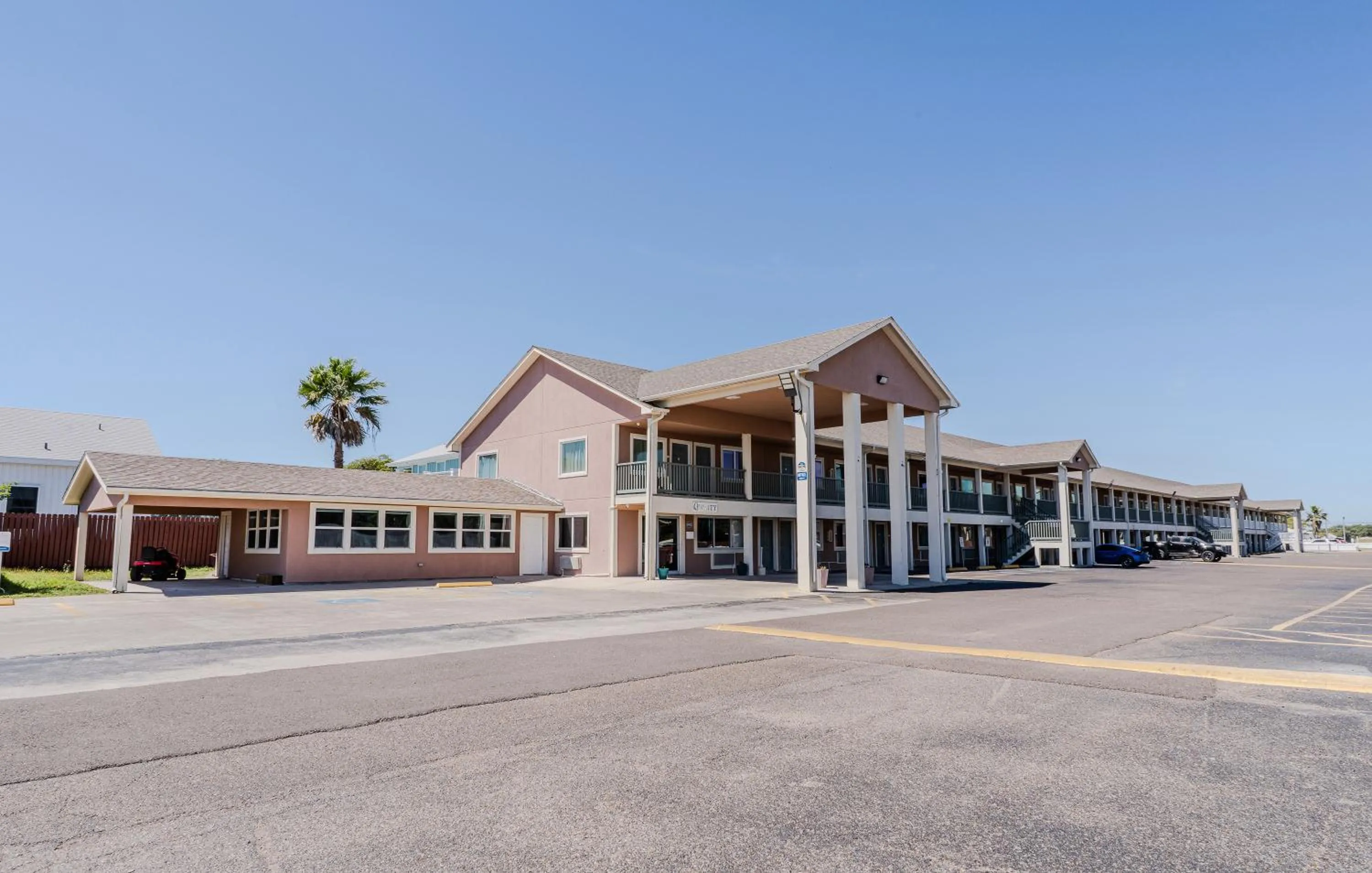 Property building in Quality Inn Rockport on Aransas Bay