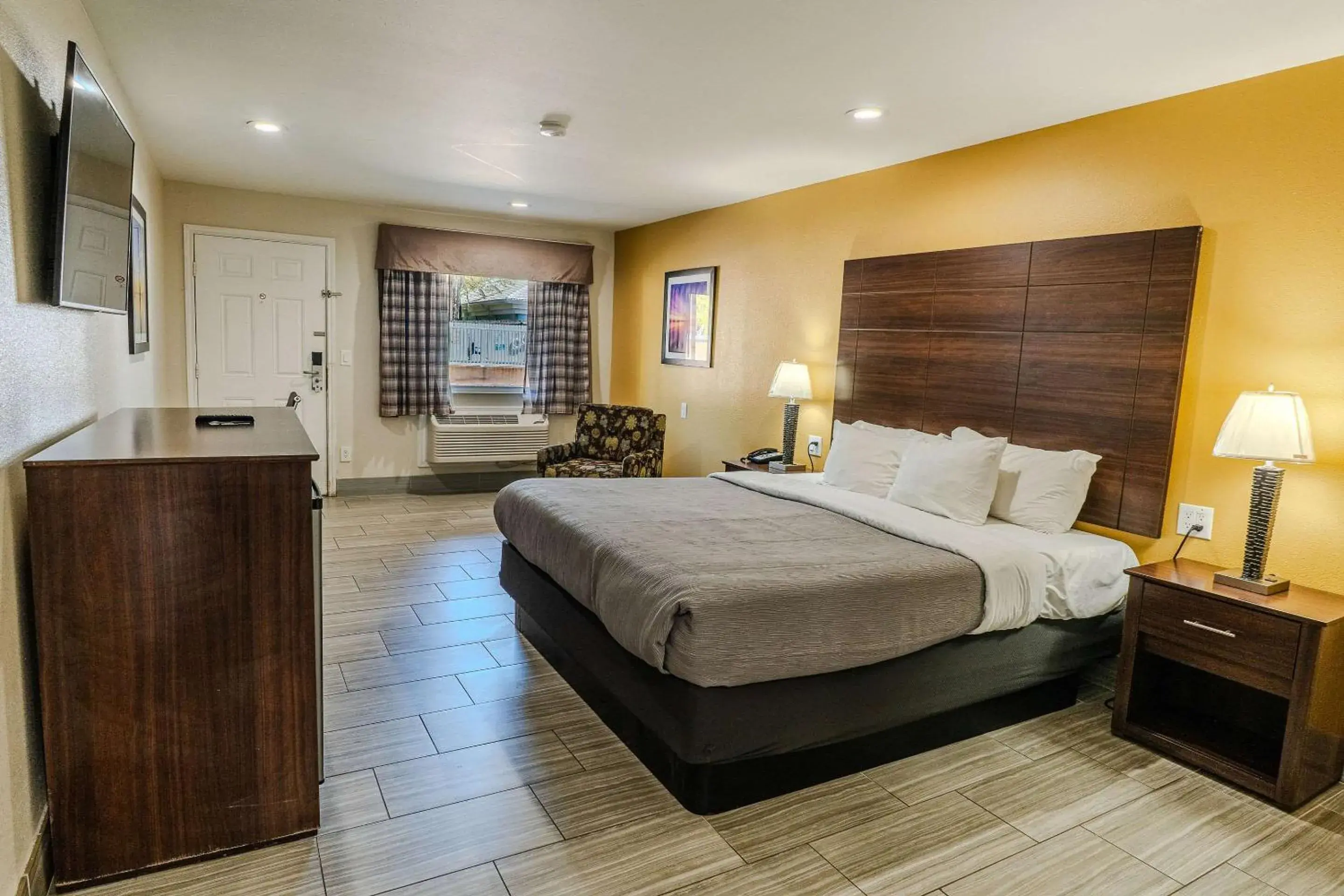 Bedroom, Bed in Quality Inn Rockport on Aransas Bay Bedroom, Bed in Quality Inn Rockport on Aransas Bay