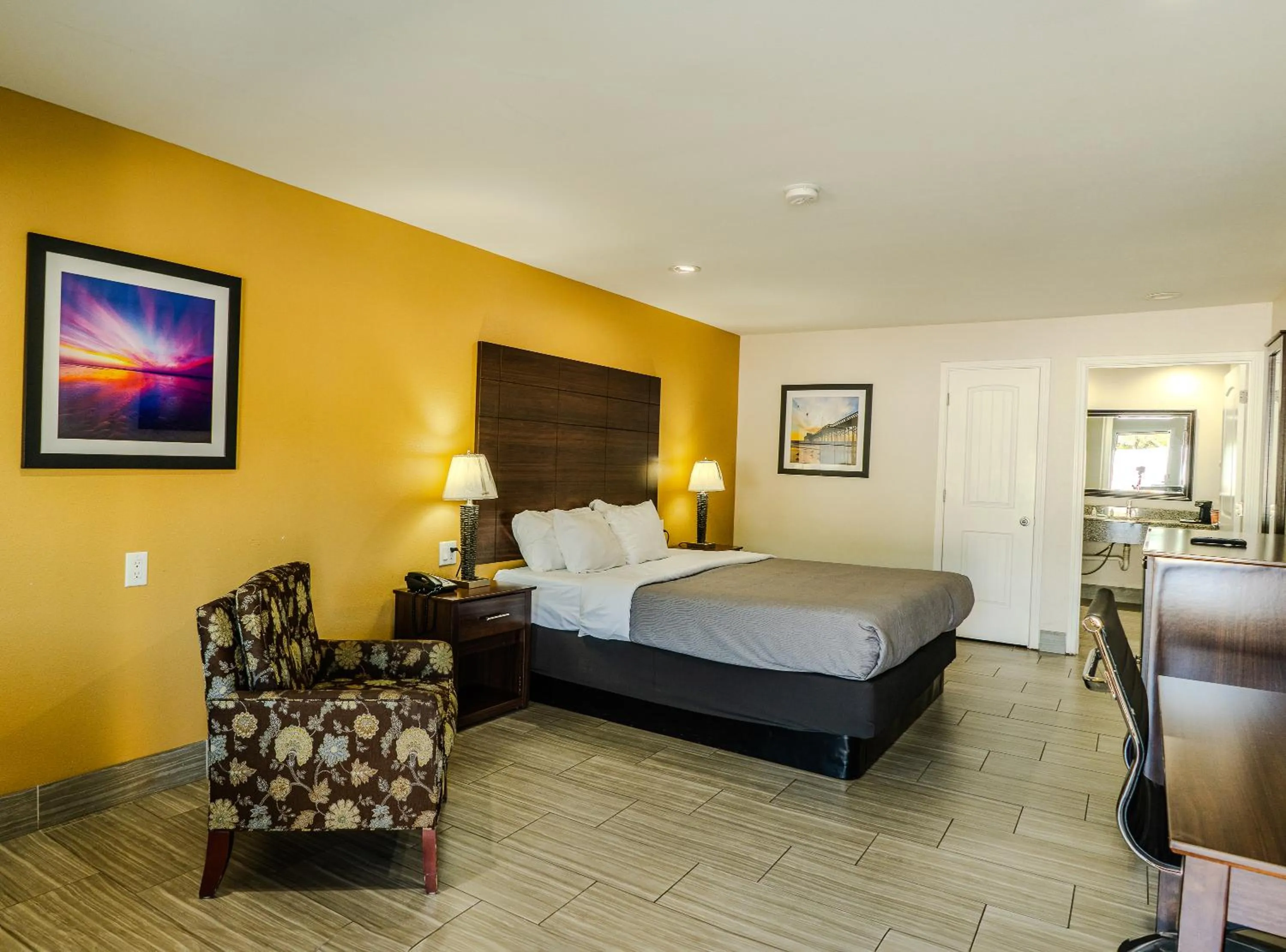Photo of the whole room, Bed in Quality Inn Rockport on Aransas Bay
