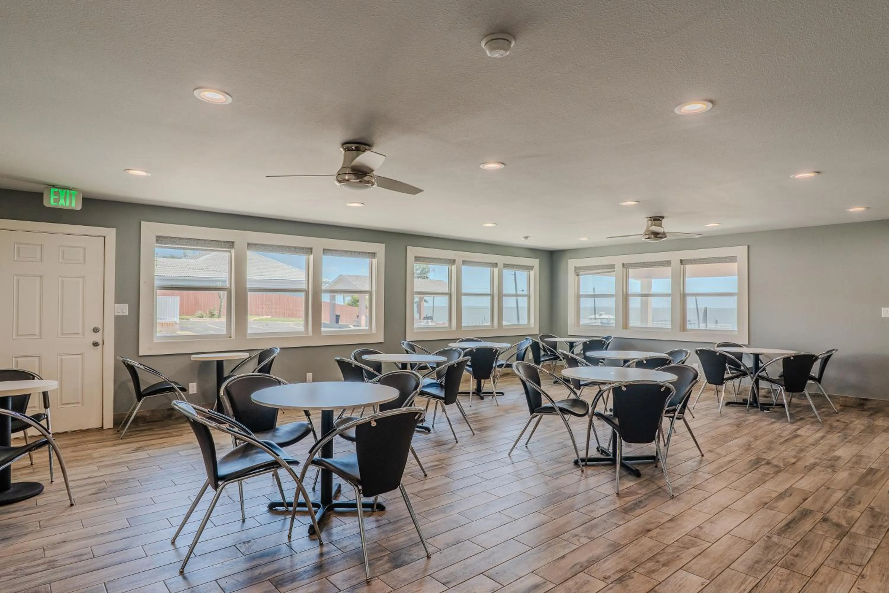 Seating area in Quality Inn Rockport on Aransas Bay