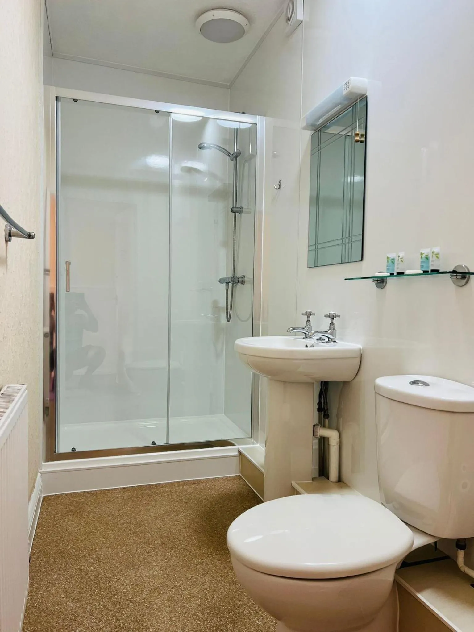 Bathroom in Rothwell House Hotel