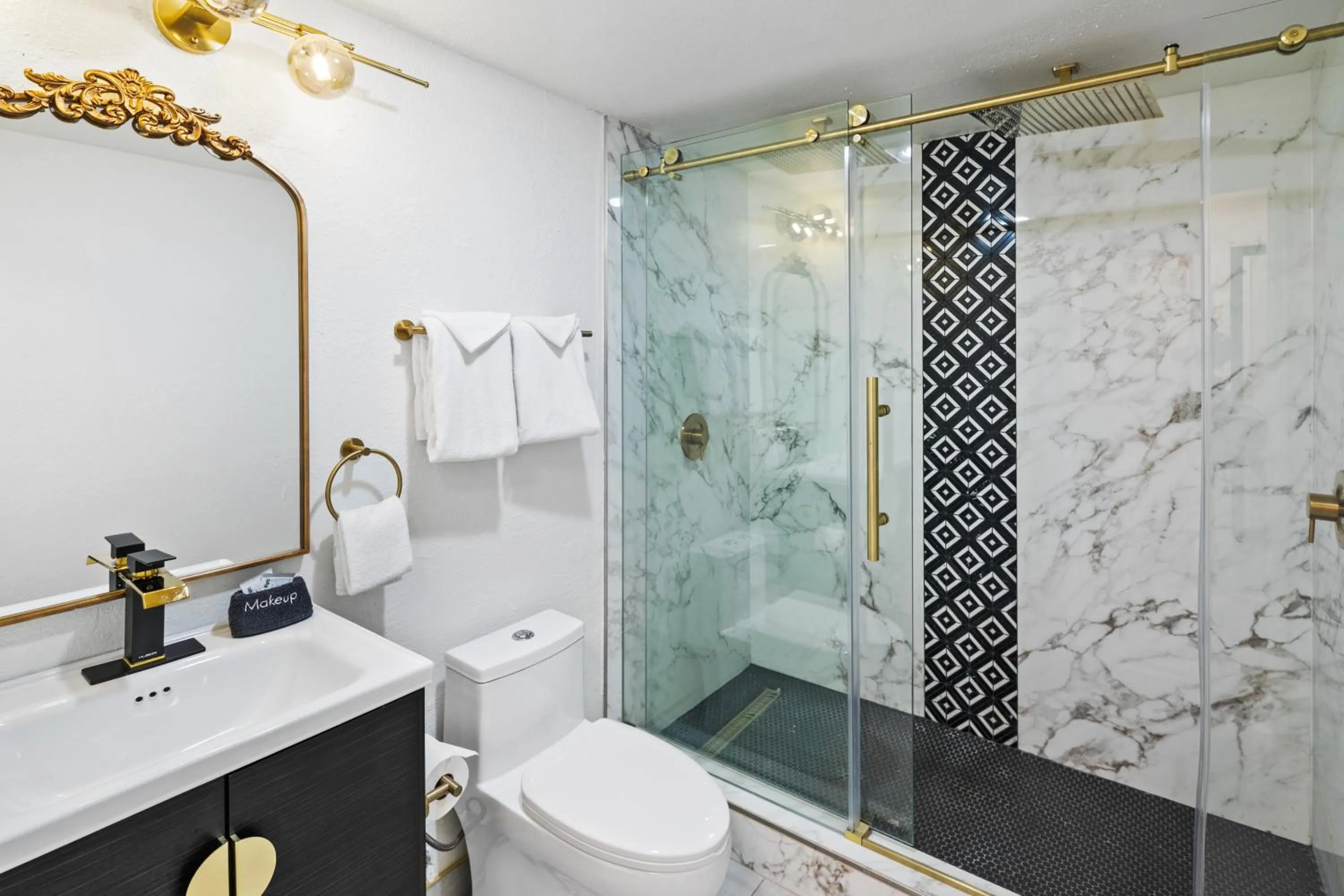 Bathroom in Costa Art Hotel