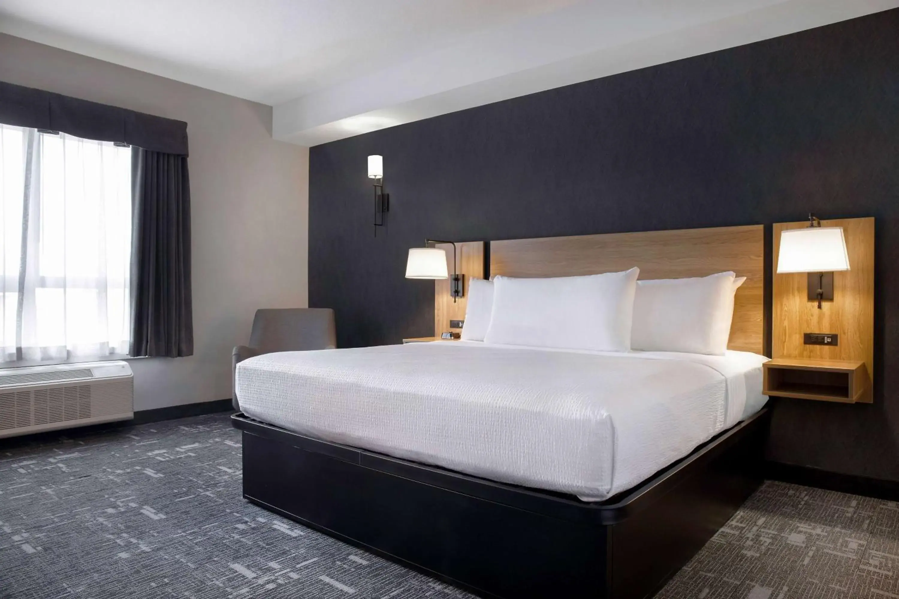 King Room - Mobility Access/Non-Smoking in Ramada by Wyndham Cochrane King Room - Mobility Access/Non-Smoking in Ramada by Wyndham Cochrane