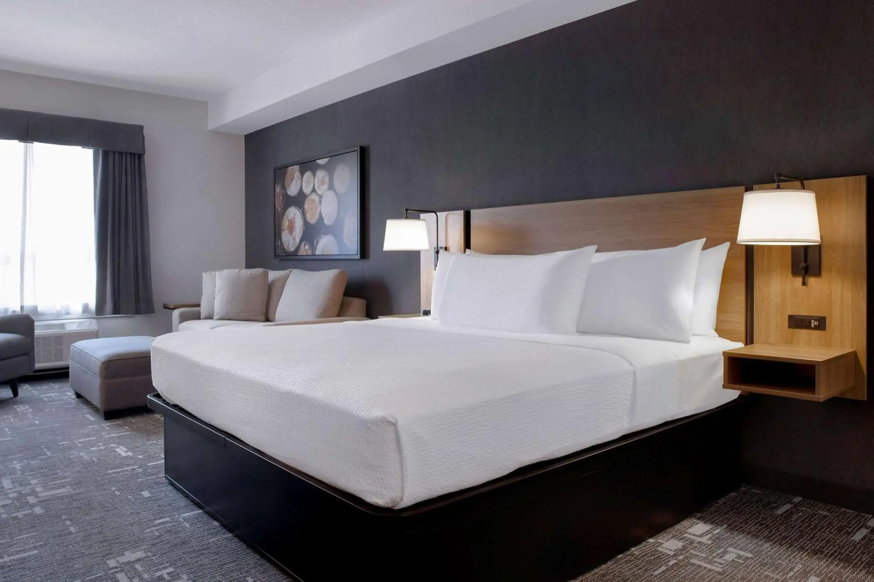 King Room with Sofabed - Non-Smoking in Ramada by Wyndham Cochrane King Room with Sofabed - Non-Smoking in Ramada by Wyndham Cochrane