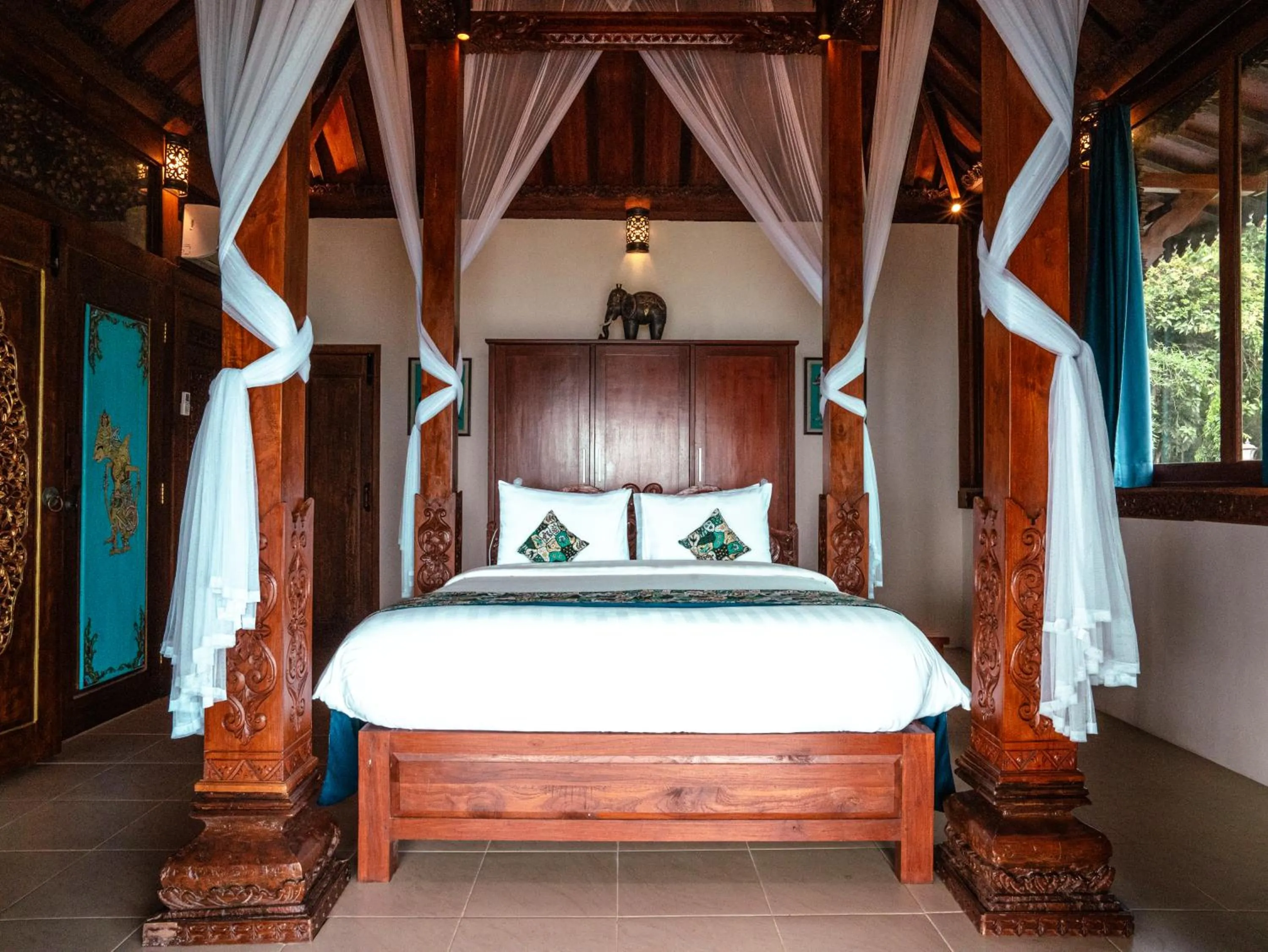 Bed in Villa Borobudur Resort