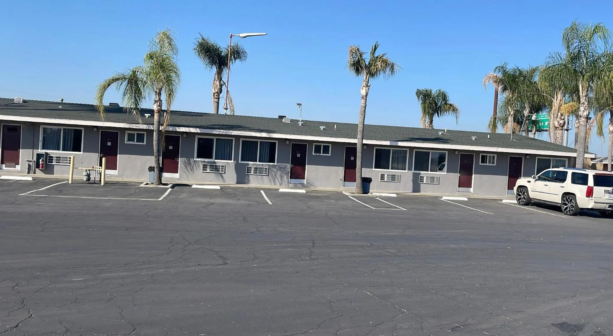 Parking in King's Inn Motel