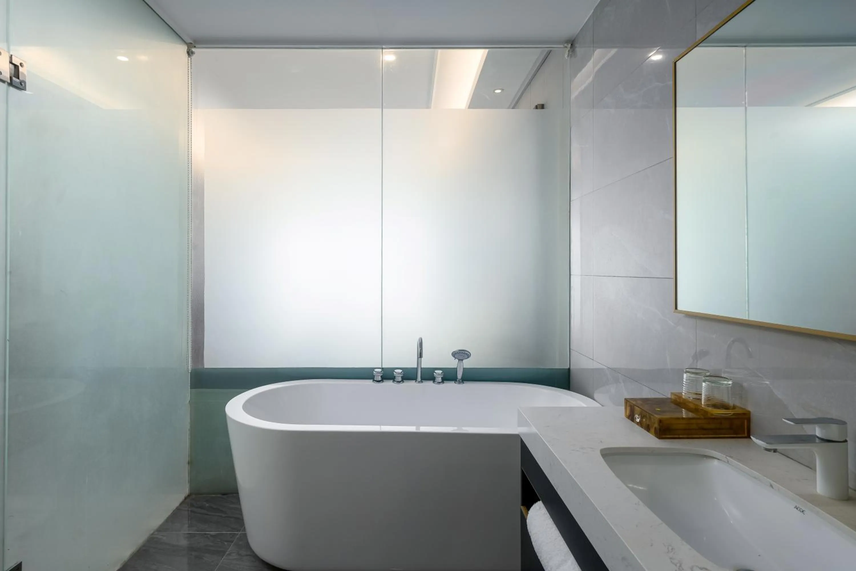 Bath in Sunlight Hotel Puerto Princesa