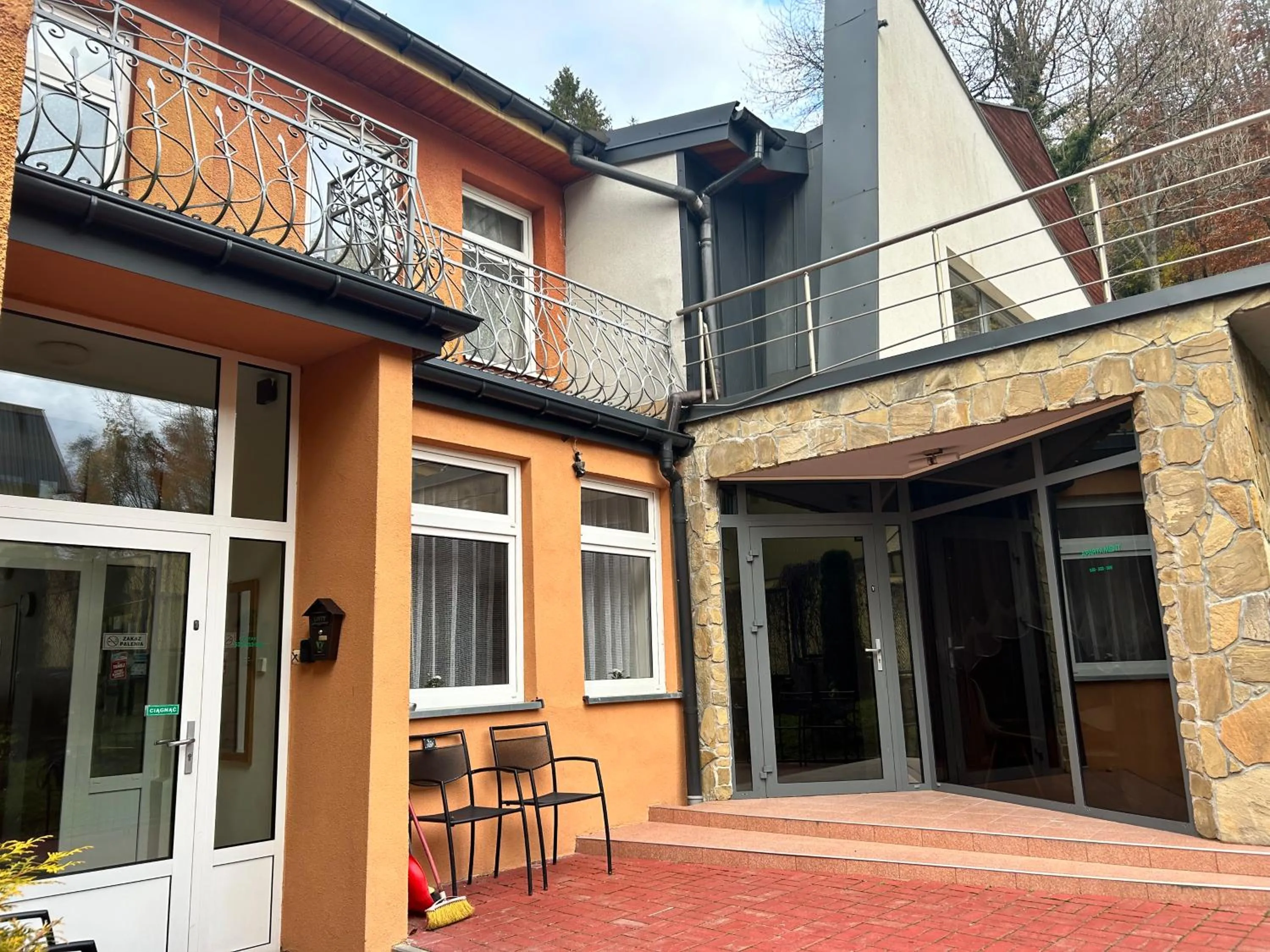 Property building in Willa Safona