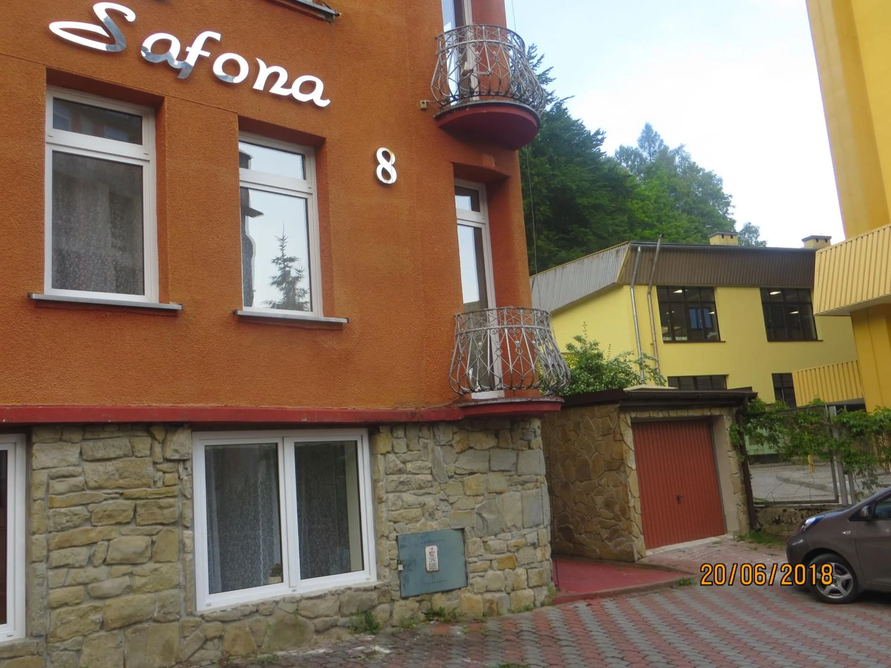 Property building in Willa Safona