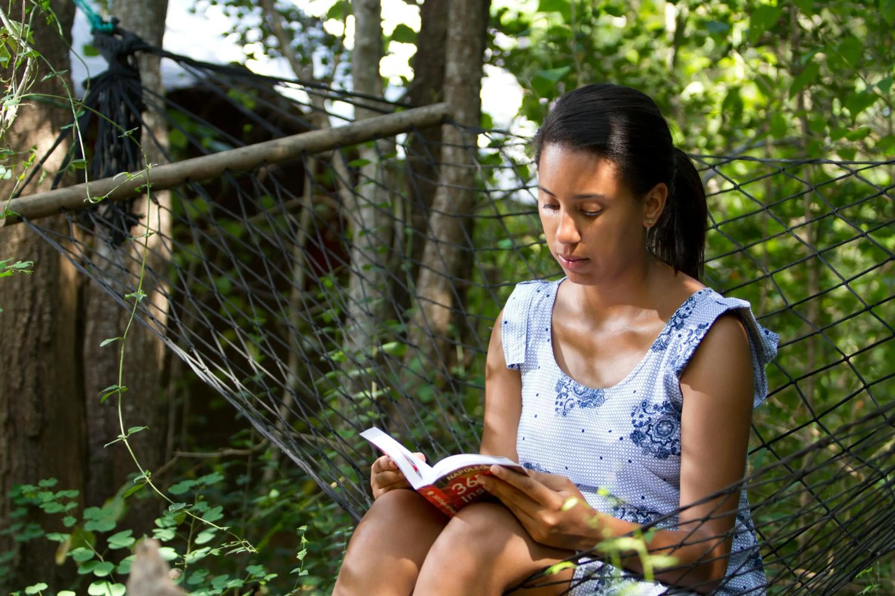 Communal lounge/ TV room in Mahoora Udawalawe - by Eco Team