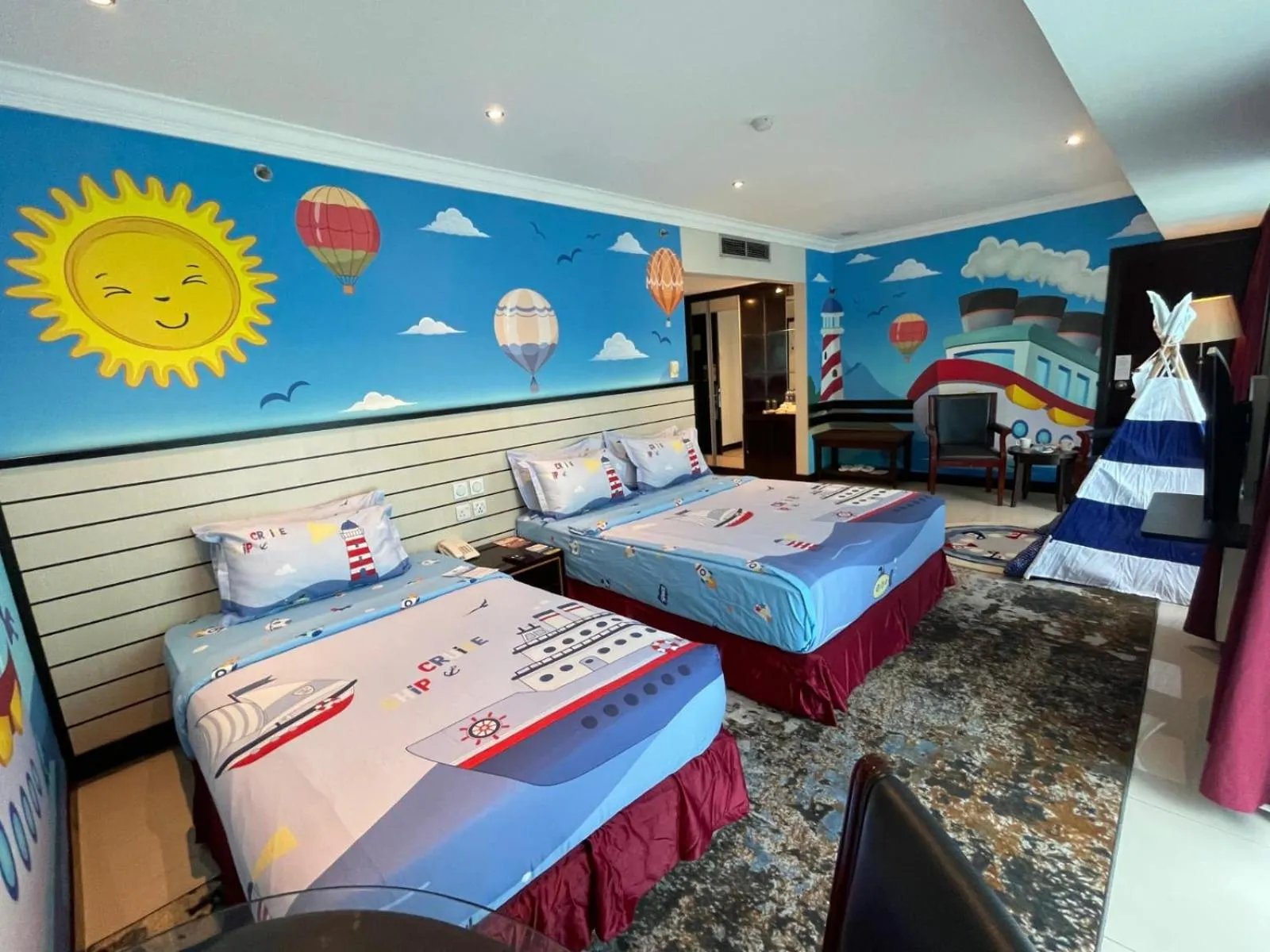 Bed in Pacific Palace Hotel