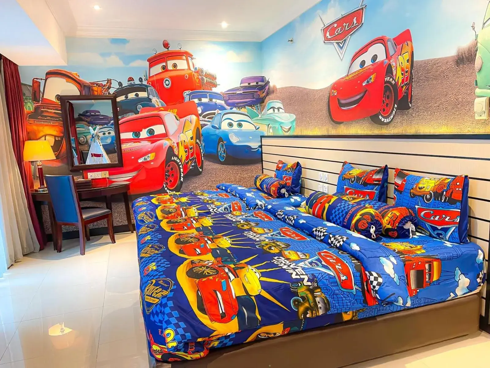 Bedroom, Bed in Pacific Palace Hotel Bedroom, Bed in Pacific Palace Hotel