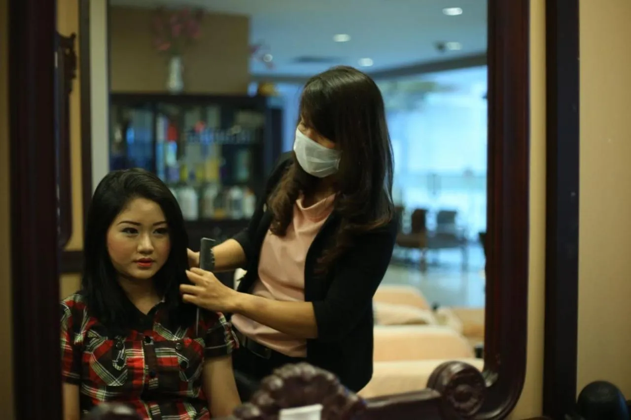 hair dresser in Pacific Palace Hotel
