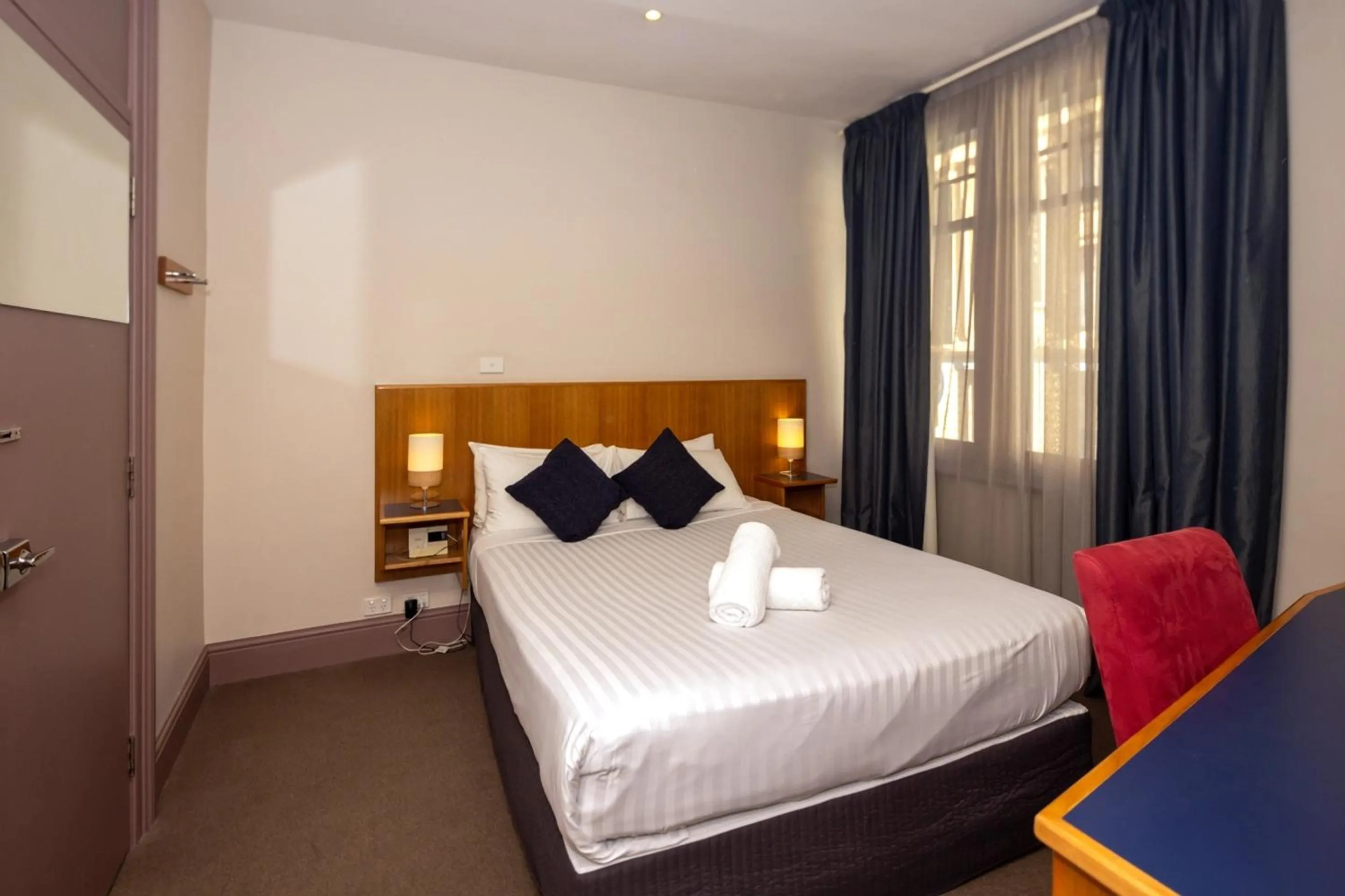 Bedroom, Bed in Central Hotel Hobart