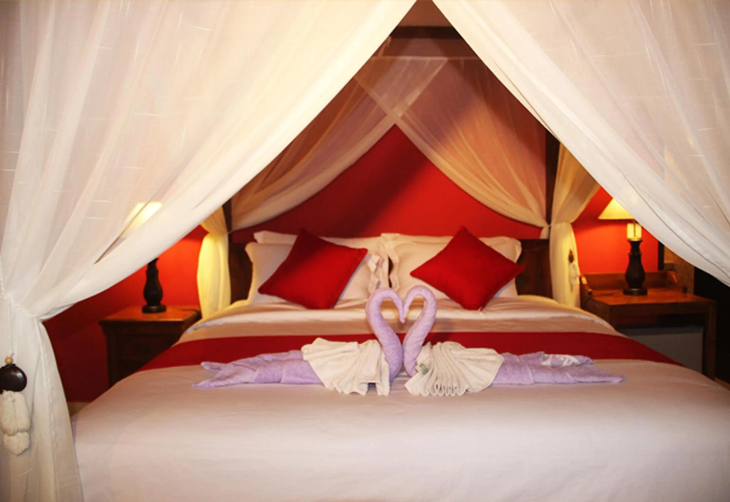 Bed in Apa Kabar Villas