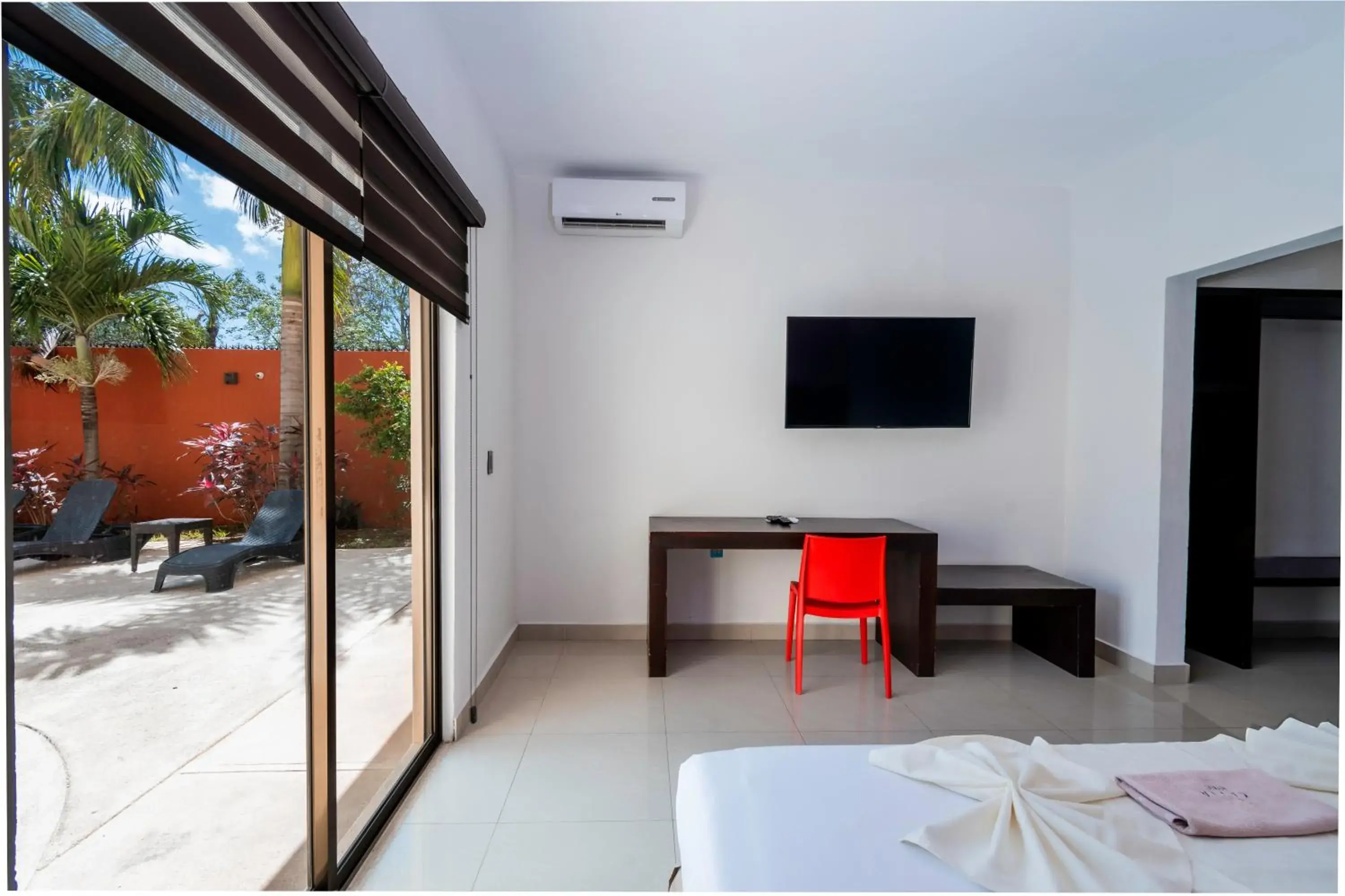 Pool view, Bed in Hotel Ambra Pool view, Bed in Hotel Ambra