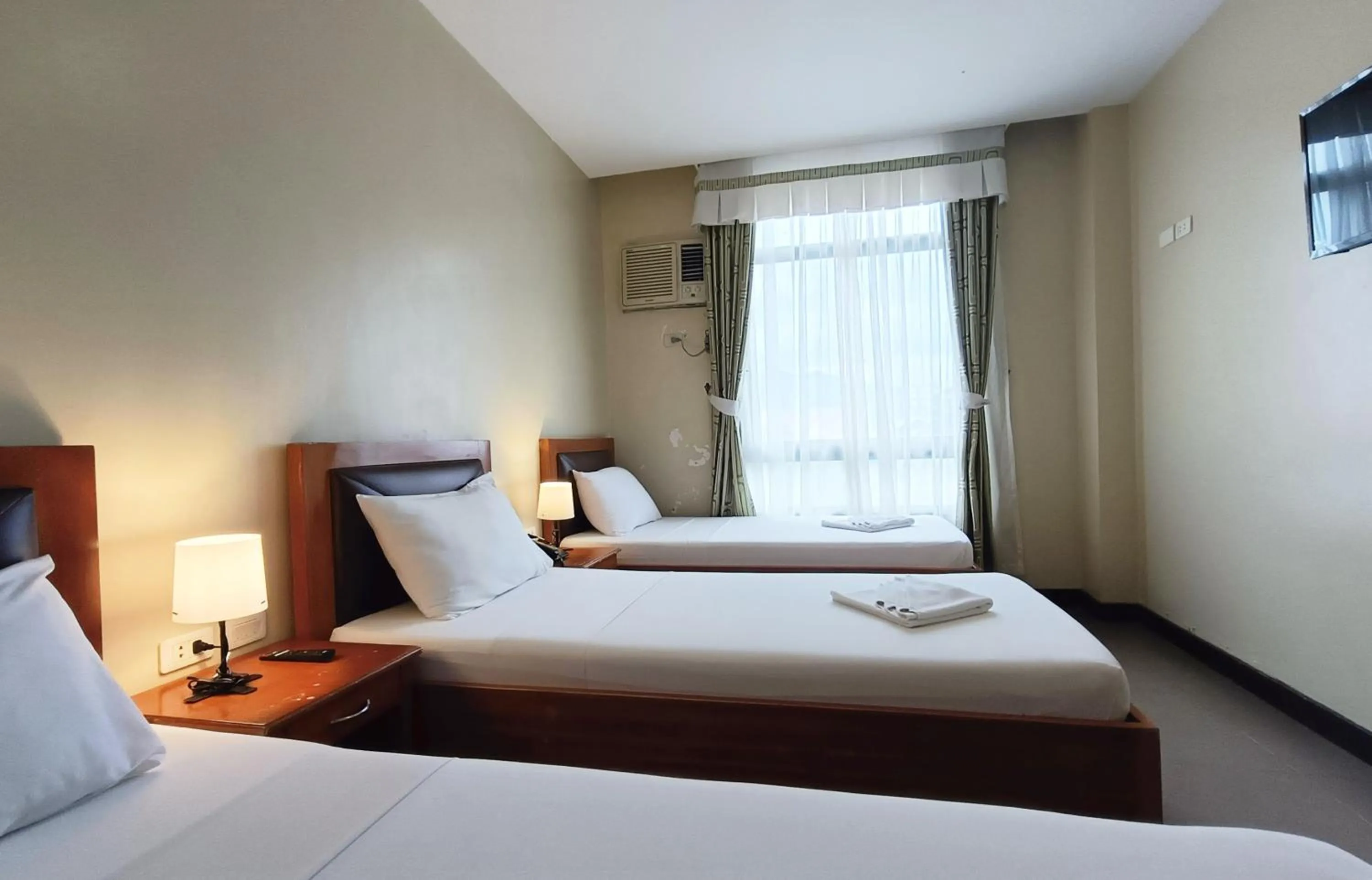 Bed in Fuente Oro Business Suites Cebu