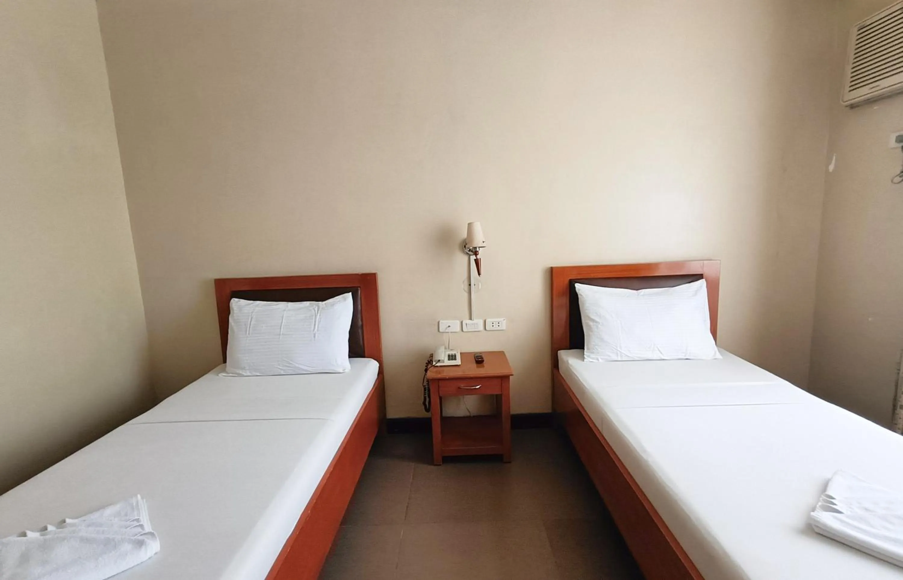 Bed in Fuente Oro Business Suites Cebu