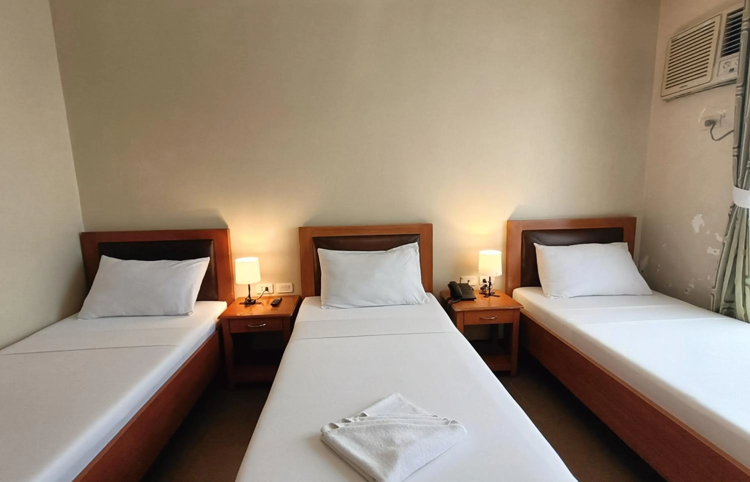 Bed in Fuente Oro Business Suites Cebu