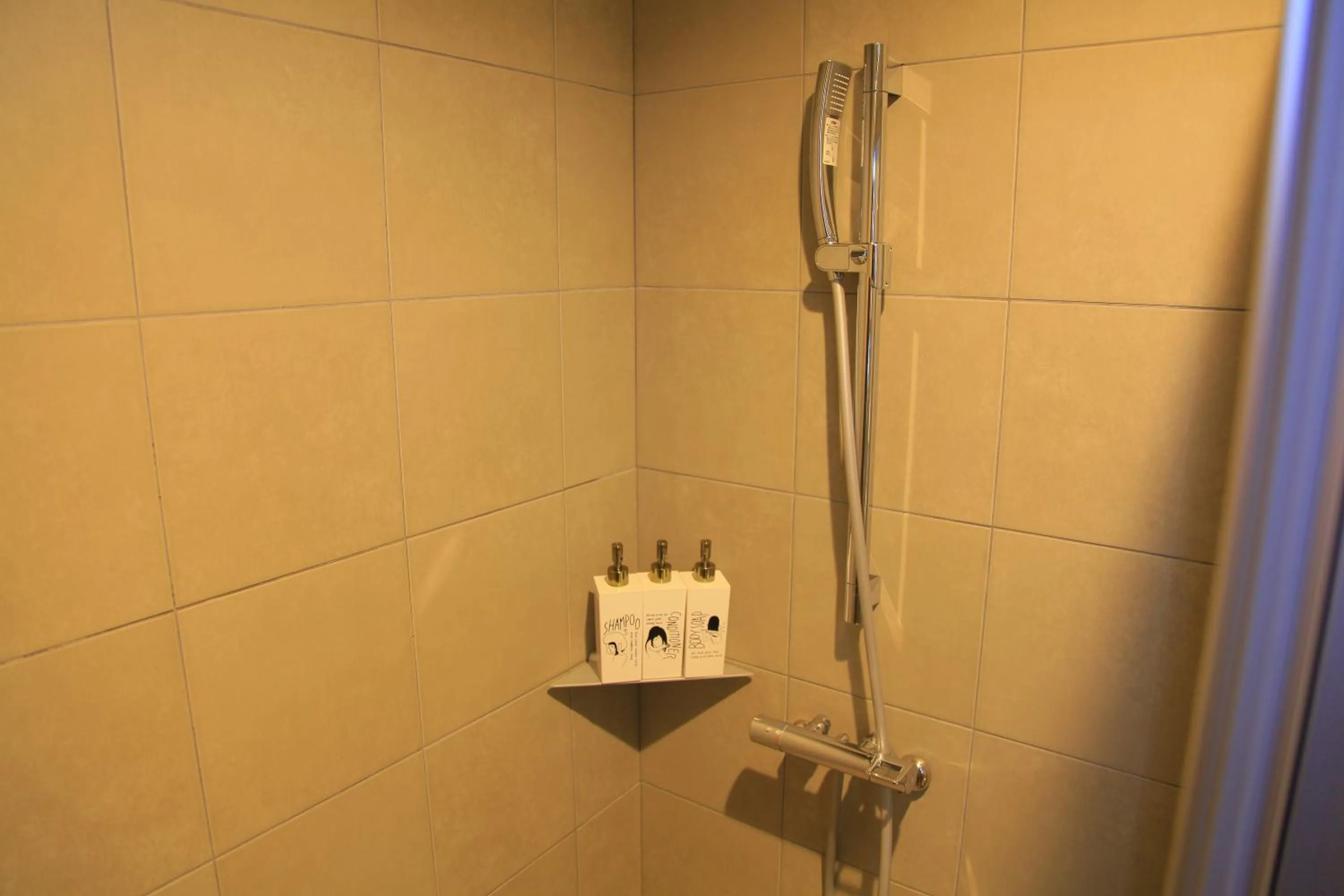 Shower in Ryuka Hotel Naha