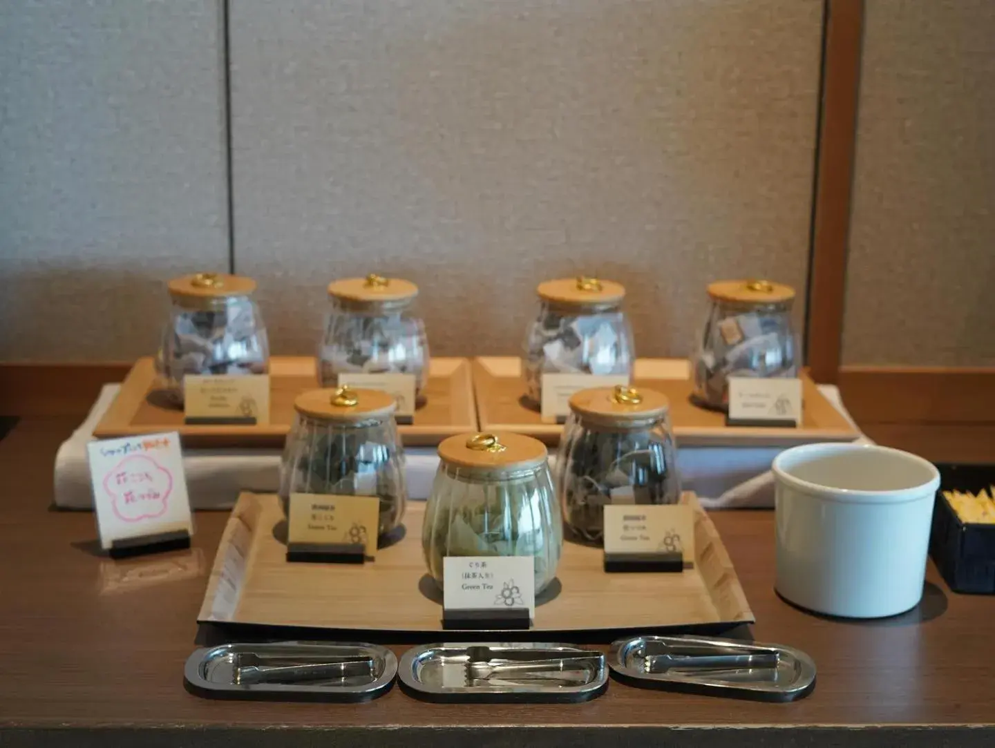 Lounge or bar in KAMENOI HOTEL Izukogen Lounge or bar in KAMENOI HOTEL Izukogen