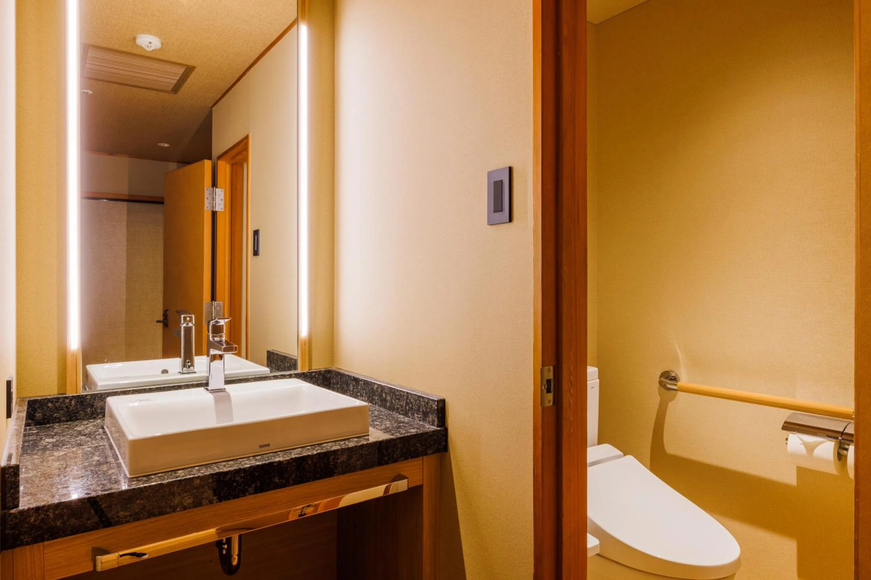 Toilet in KAMENOI HOTEL Izukogen