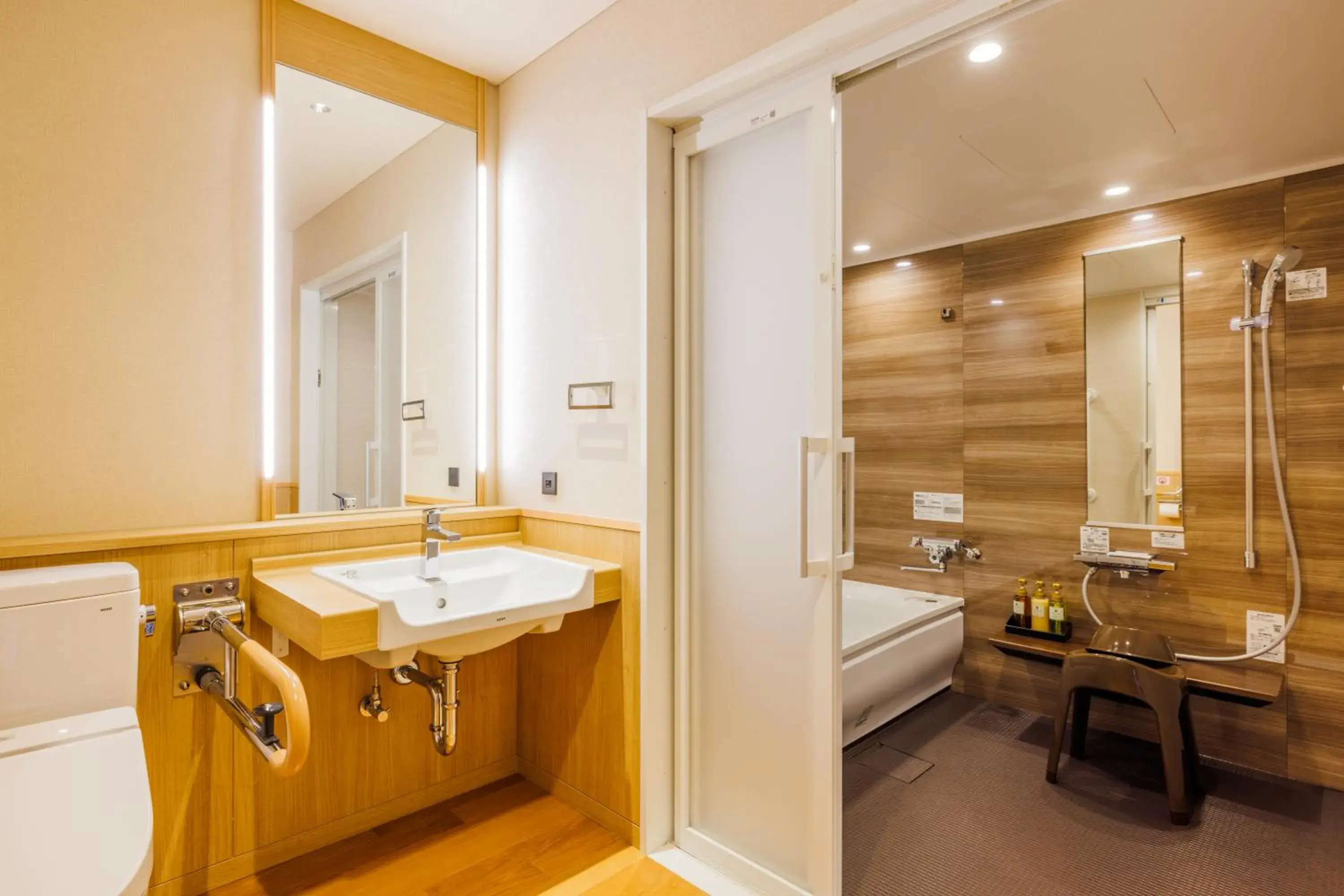 Universal Twin(With Private Bath) - single occupancy - Sea View in KAMENOI HOTEL Izukogen Universal Twin(With Private Bath) - single occupancy - Sea View in KAMENOI HOTEL Izukogen