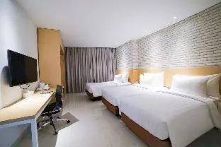 Bed in PALM PARK Hotel Surabaya