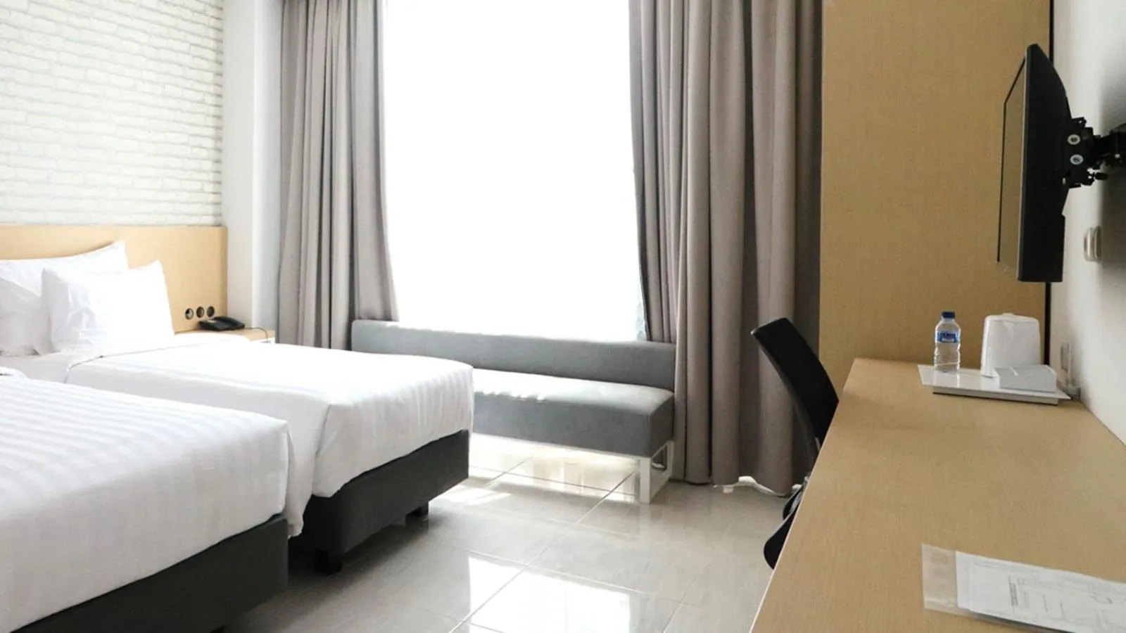 Bed in PALM PARK Hotel Surabaya
