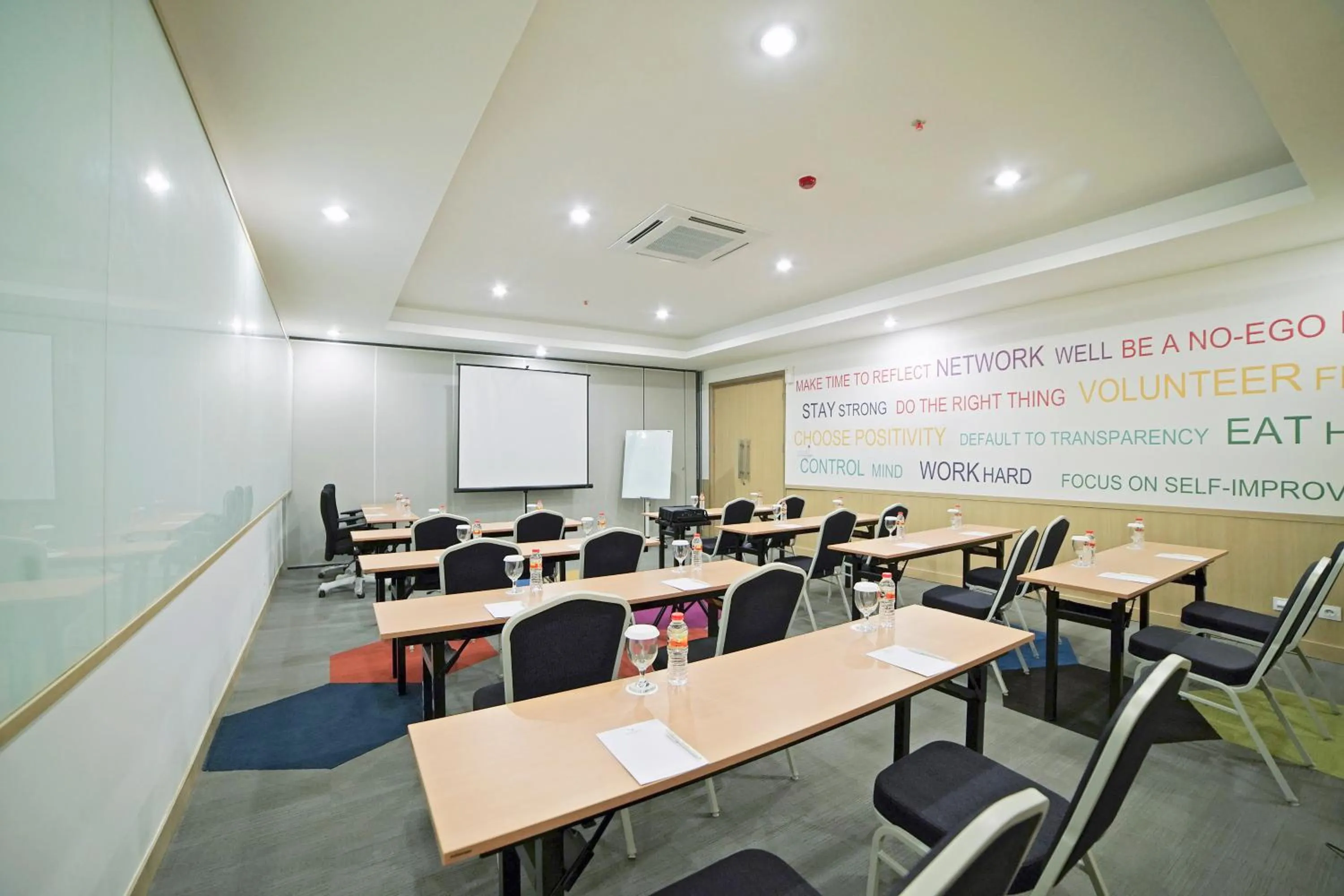 Business facilities in PALM PARK Hotel Surabaya