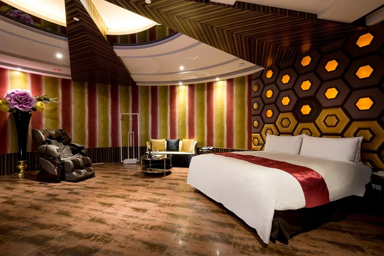 Decorative detail, Bed in Norwegian Forest Leisure Motel