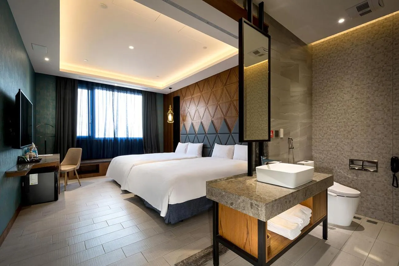 Toilet, Bed in Norwegian Forest Leisure Motel