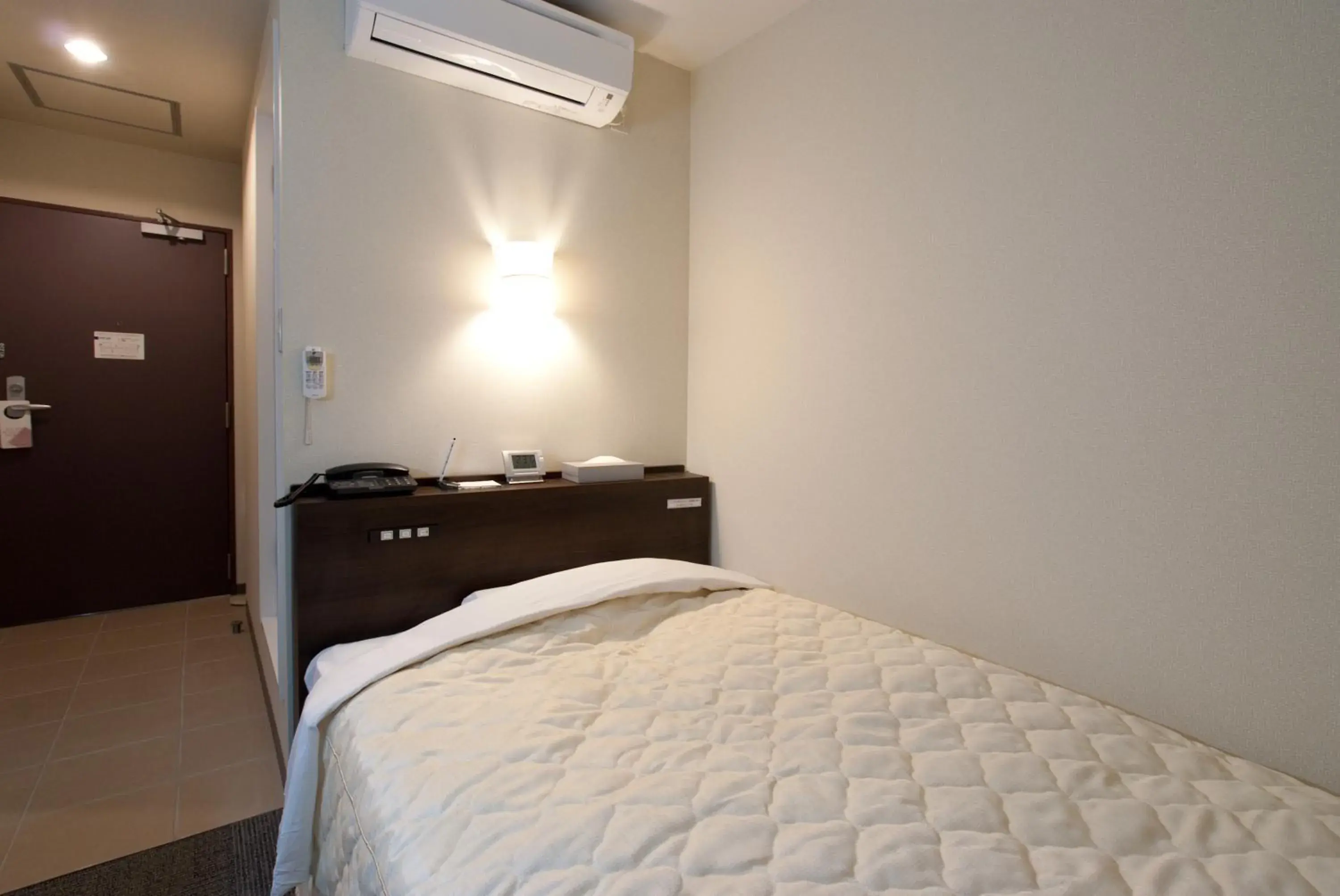 Double Room with Small Double Bed - single occupancy - Smoking in Hotel Aston Plaza Himeji Double Room with Small Double Bed - single occupancy - Smoking in Hotel Aston Plaza Himeji