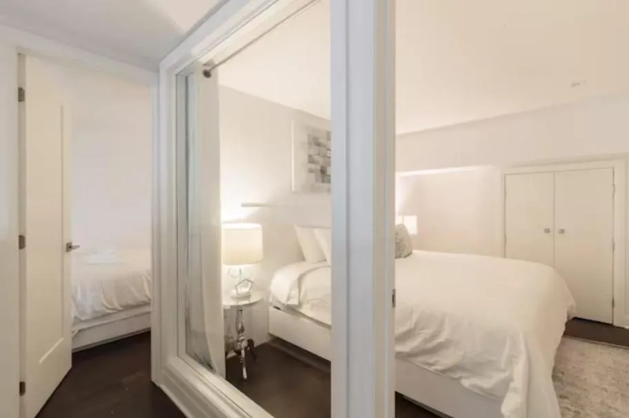 Bedroom, Bed in Parc Avenue Residences Mile End